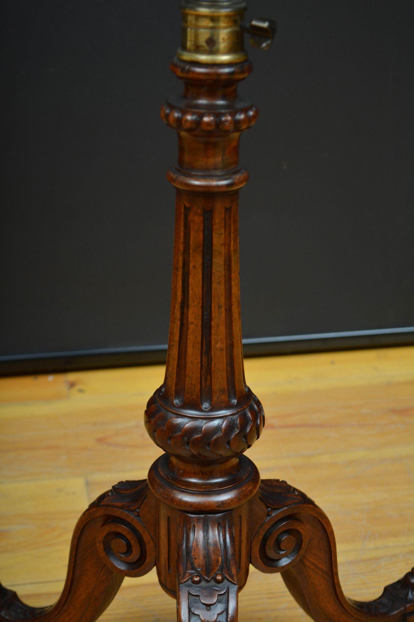 Tavolino Victorian regolabile in altezza in vendita 1