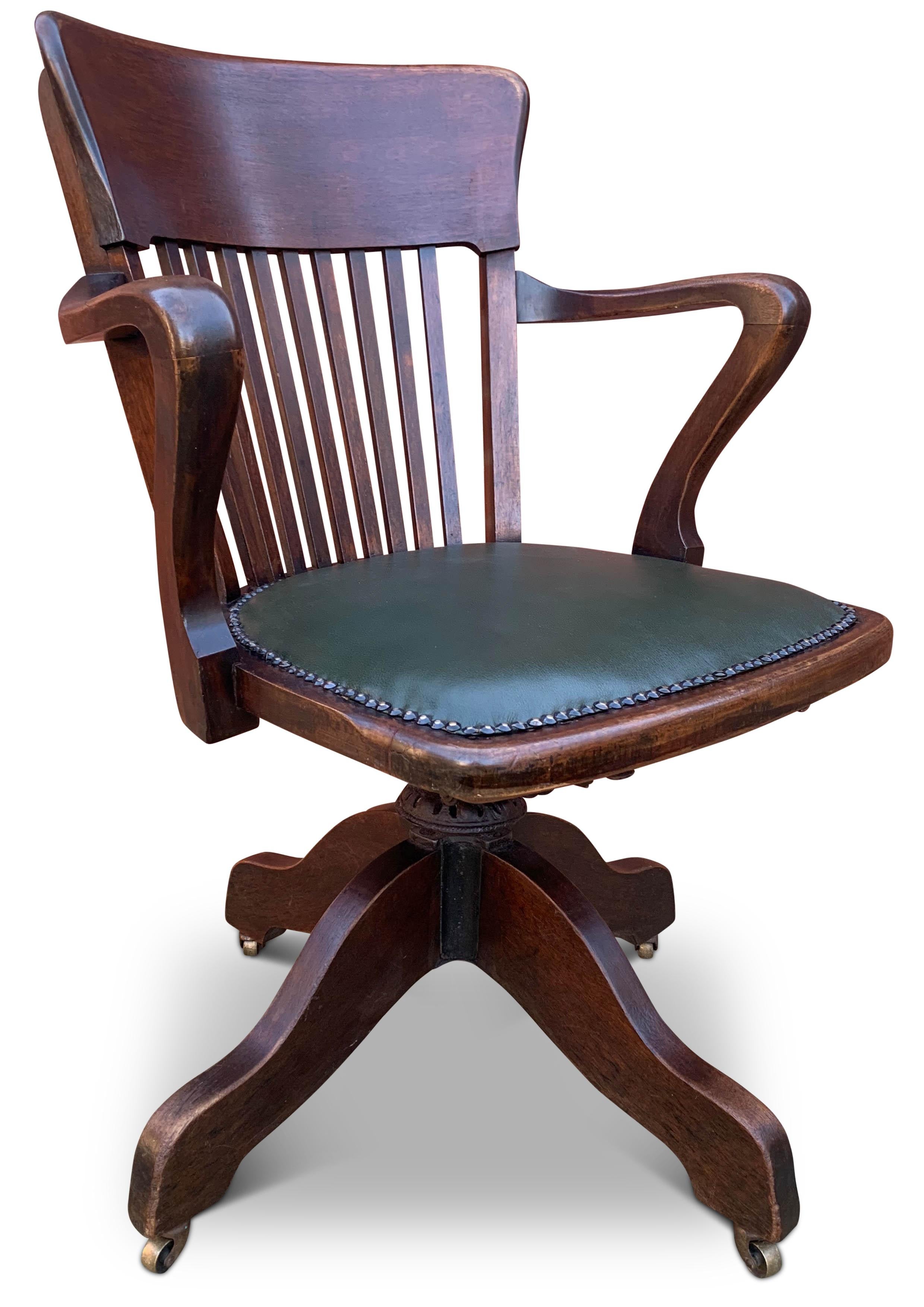 Chaise de bureau Hillcrest victorienne en acajou et cuir à dossier tournant Bon état - En vente à Reading, Berkshire
