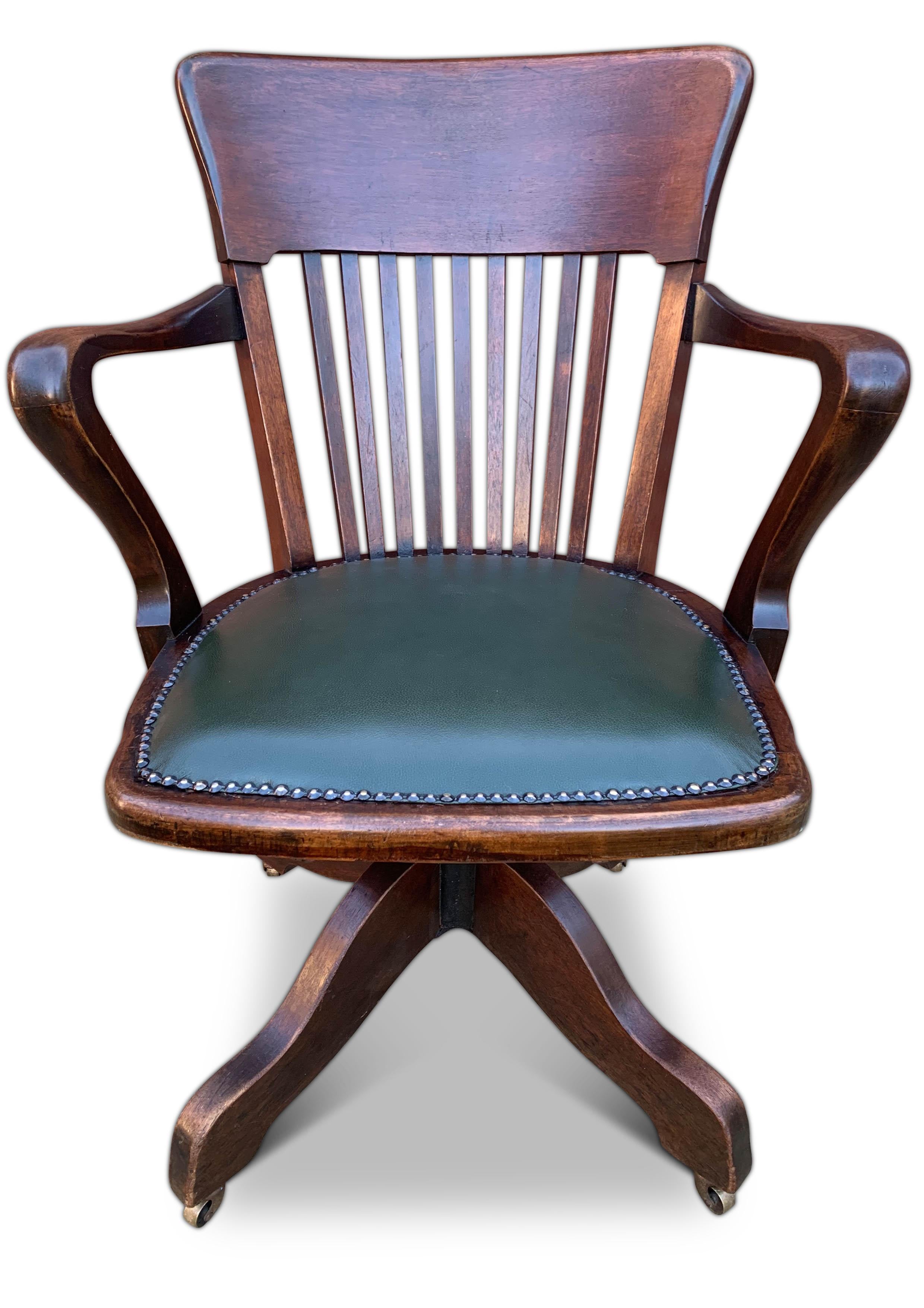 Chaise de bureau Hillcrest victorienne en acajou et cuir à dossier tournant en vente 2
