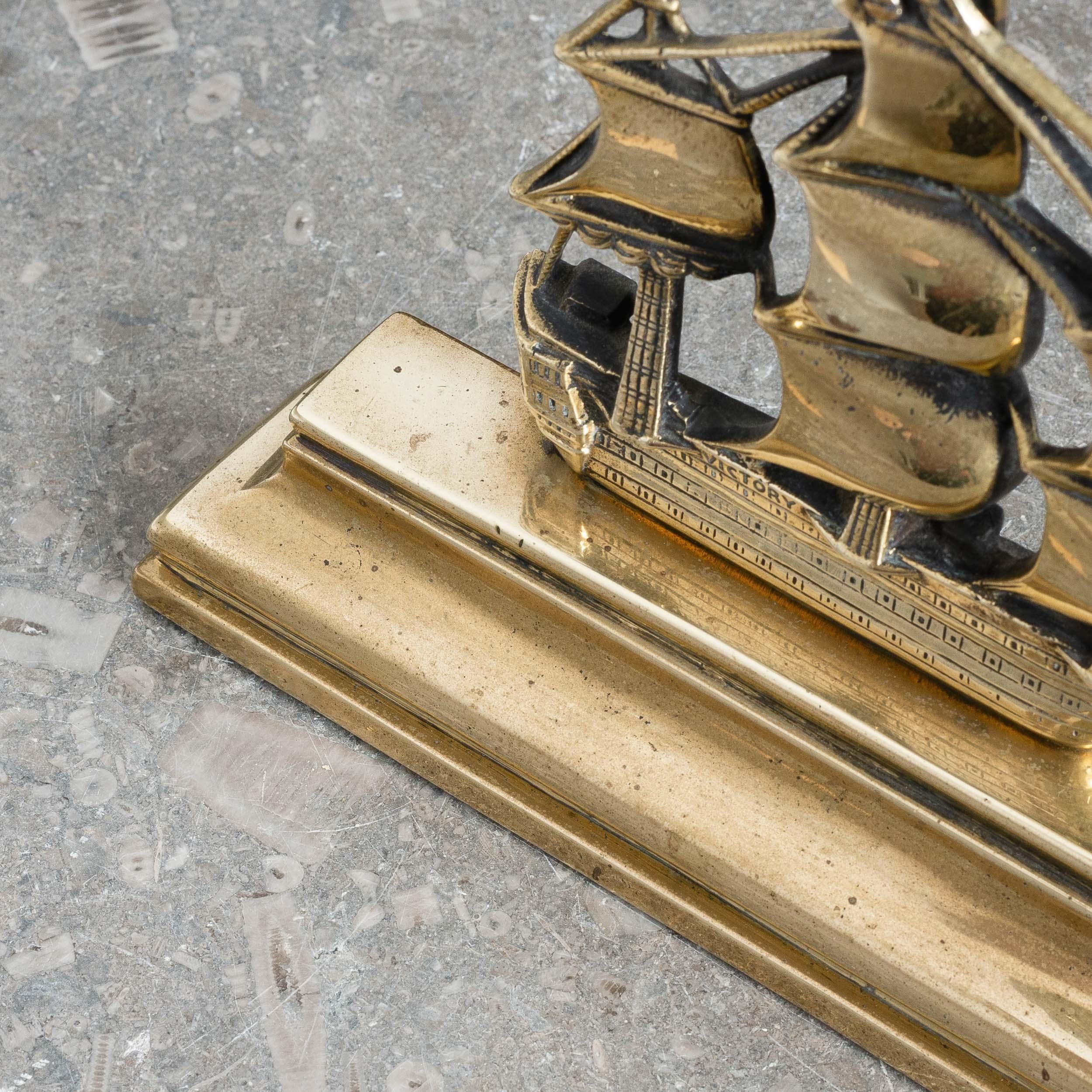 Inglese Porta vittoriana in ottone HMS Victory con medaglione dell'ammiraglio Nelson in vendita