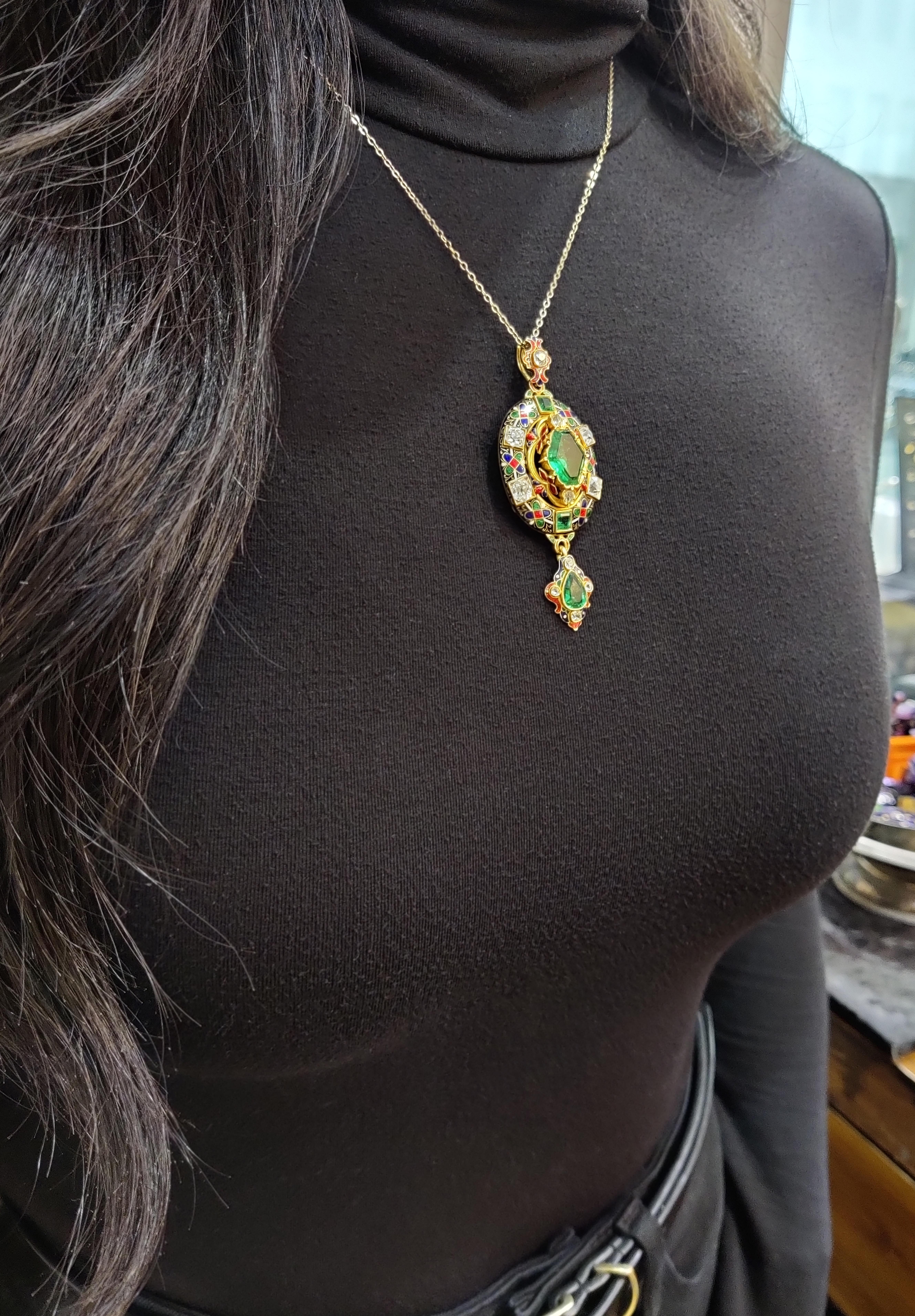 Victorian Holbeinesque Emerald and Diamond 18 Carat Gold Pendant, circa 1870 In Good Condition For Sale In London, GB