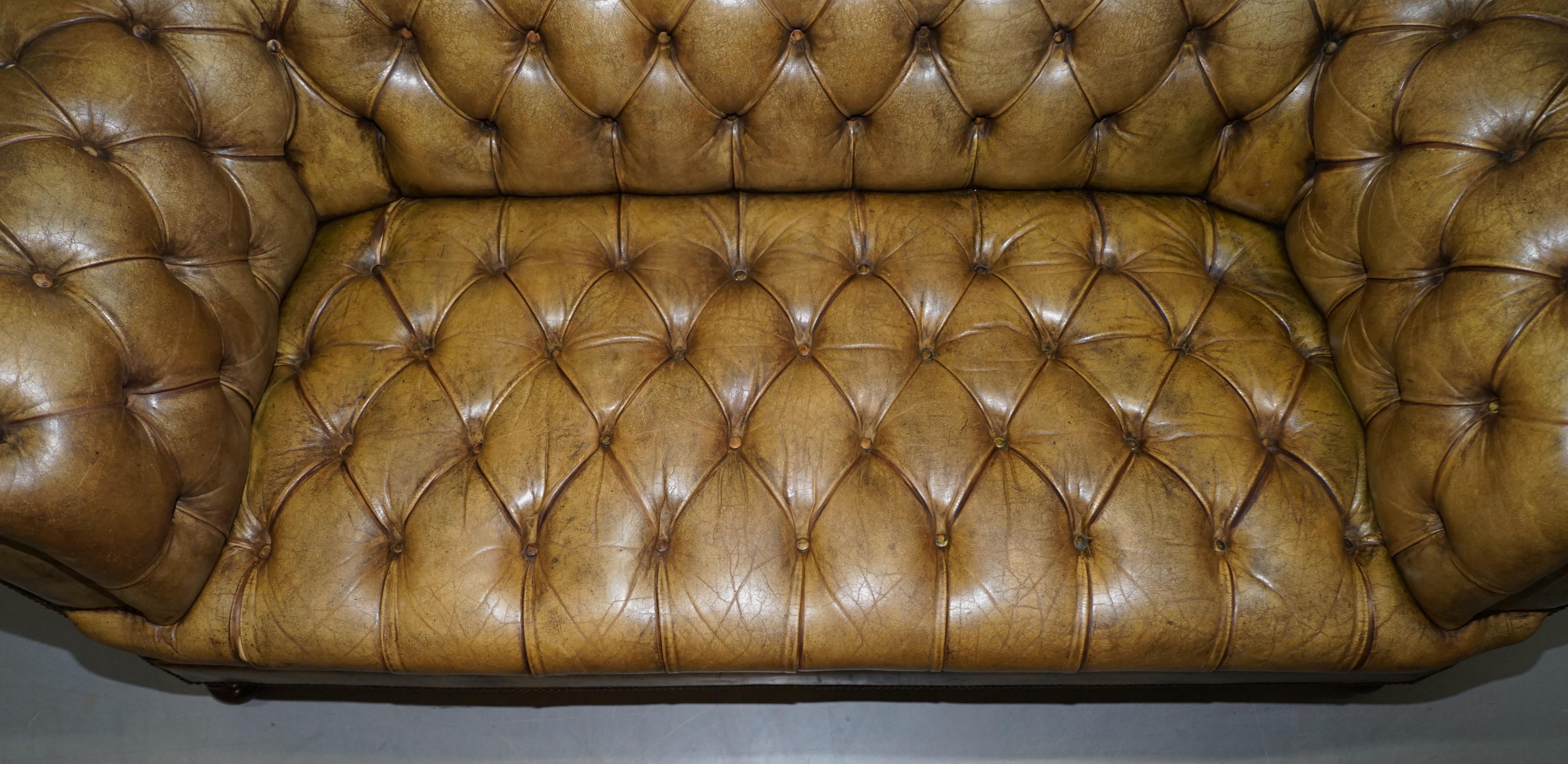 Hand-Crafted Victorian Horse Hair Green Hand Dyed Leather Chesterfield Fully Button Base Sofa For Sale