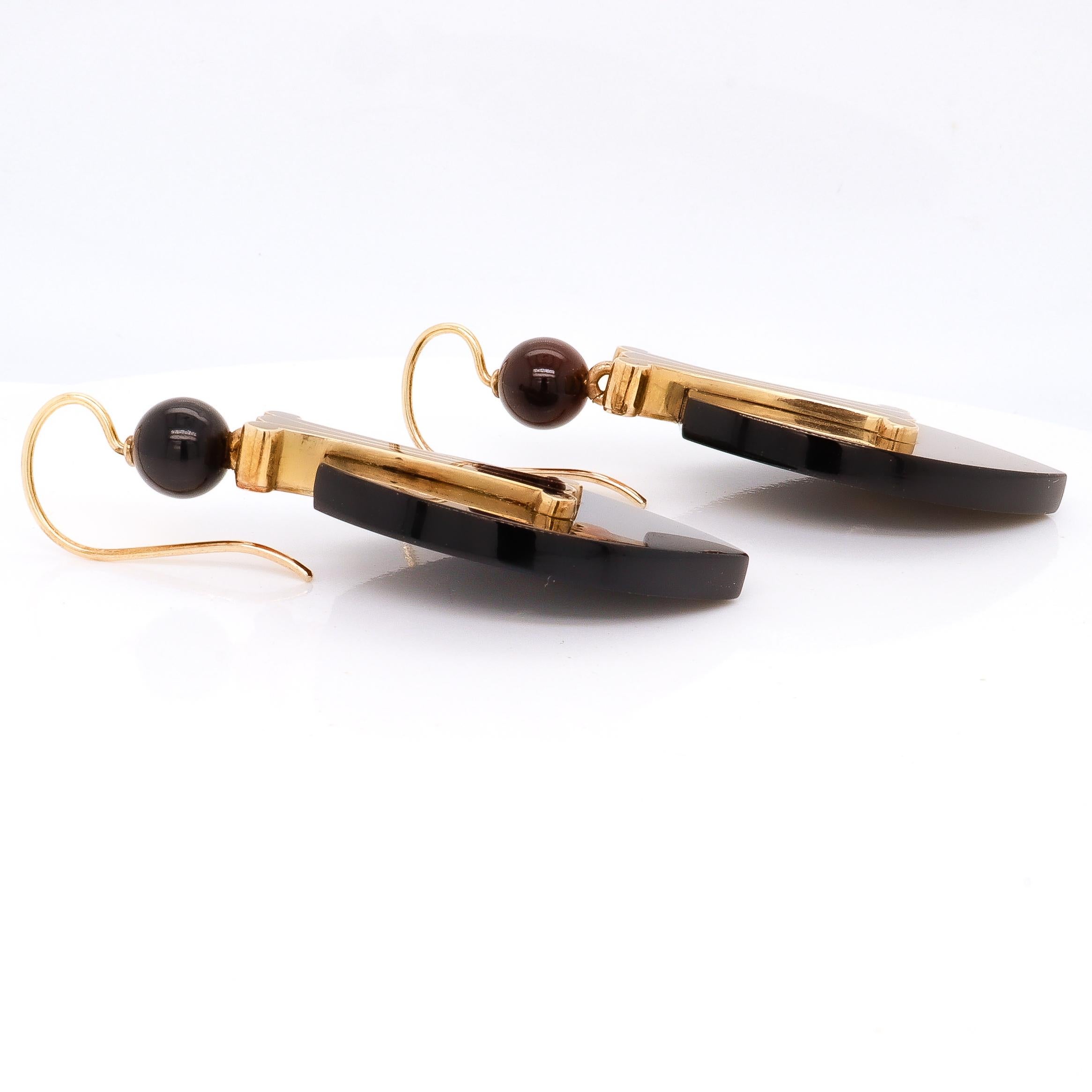 Spilla e orecchini a lutto vittoriani di Howard & Co. in oro 14 carati, onice e smalto. in vendita 13