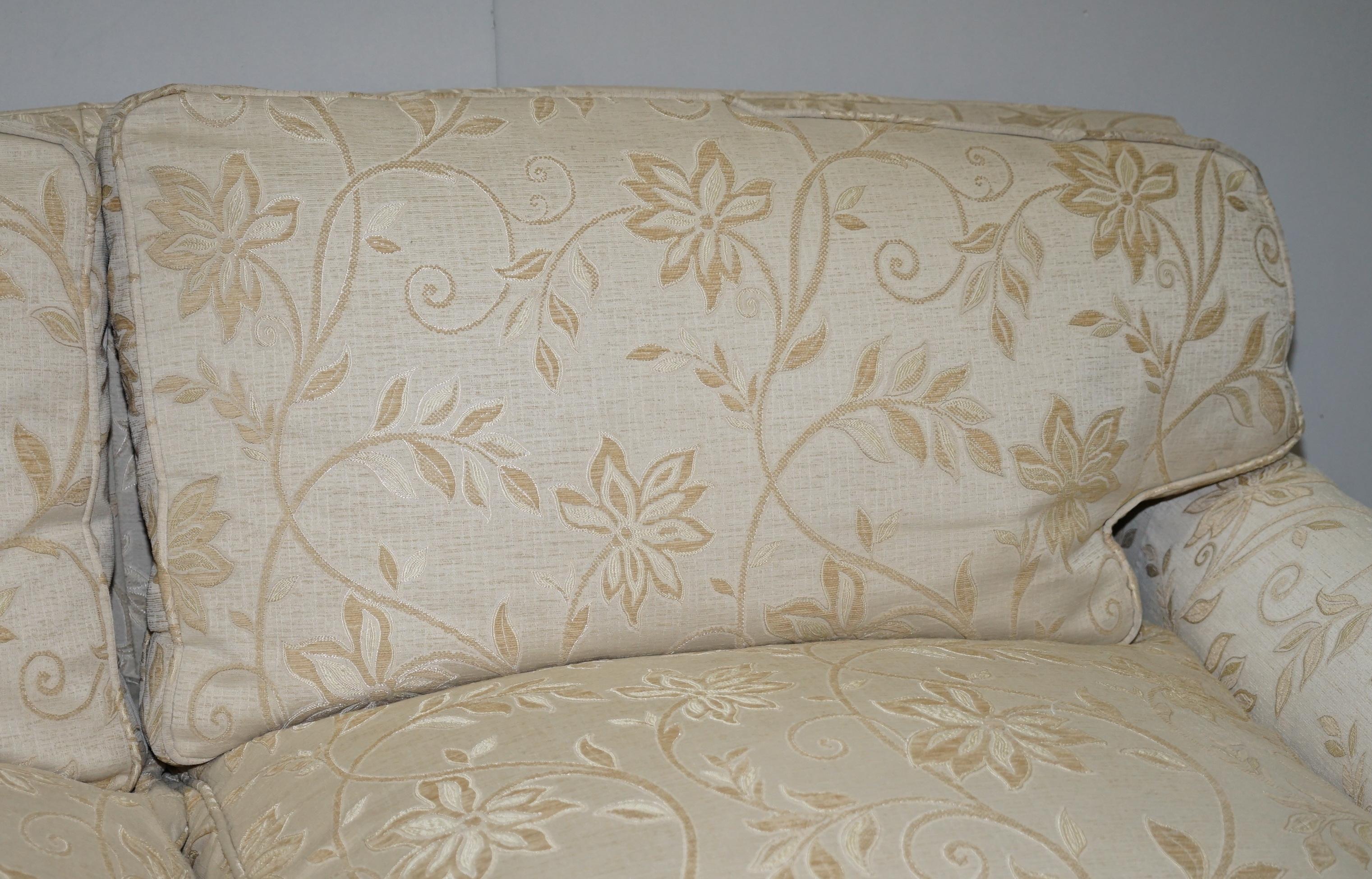 Victorian Howard & Sons Sofa with Feather Filled Cushions and Removable Covers In Good Condition In West Sussex, Pulborough
