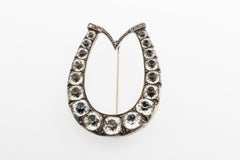 Enorme herradura victoriana de pasta negra Dot Dot c. 1880