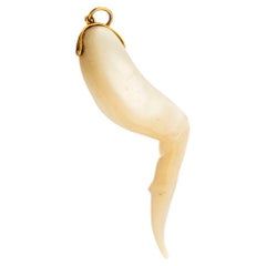 Enorme Cornicello Victoriano en Nácar