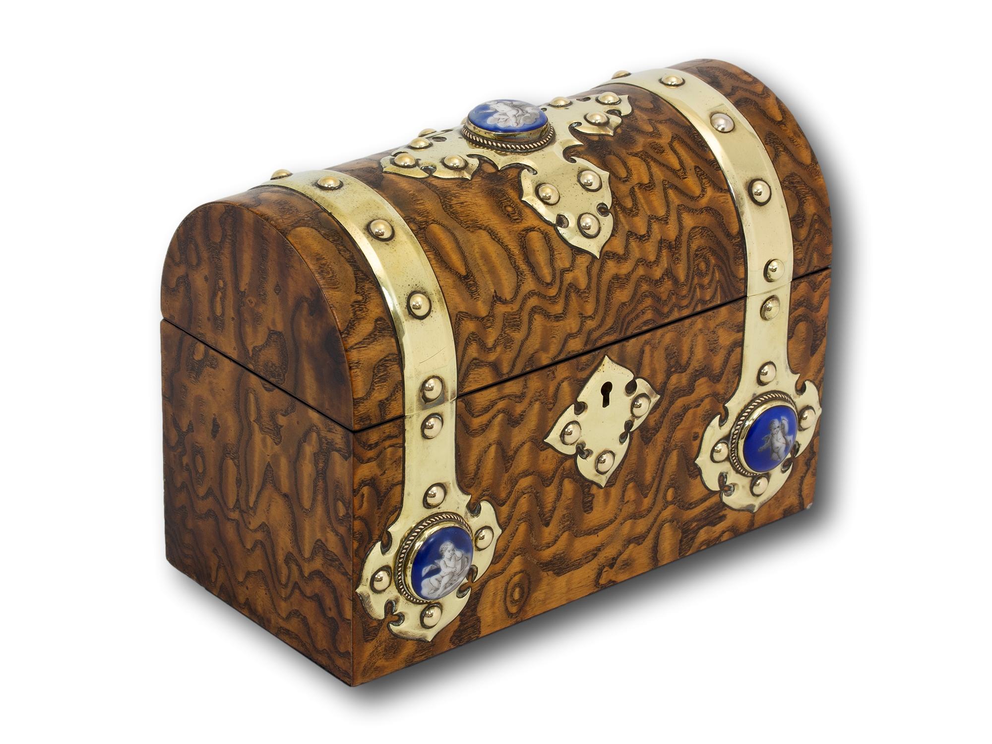 Caja de papelería victoriana de fresno húngaro Howell James & Co. Alto victoriano en venta