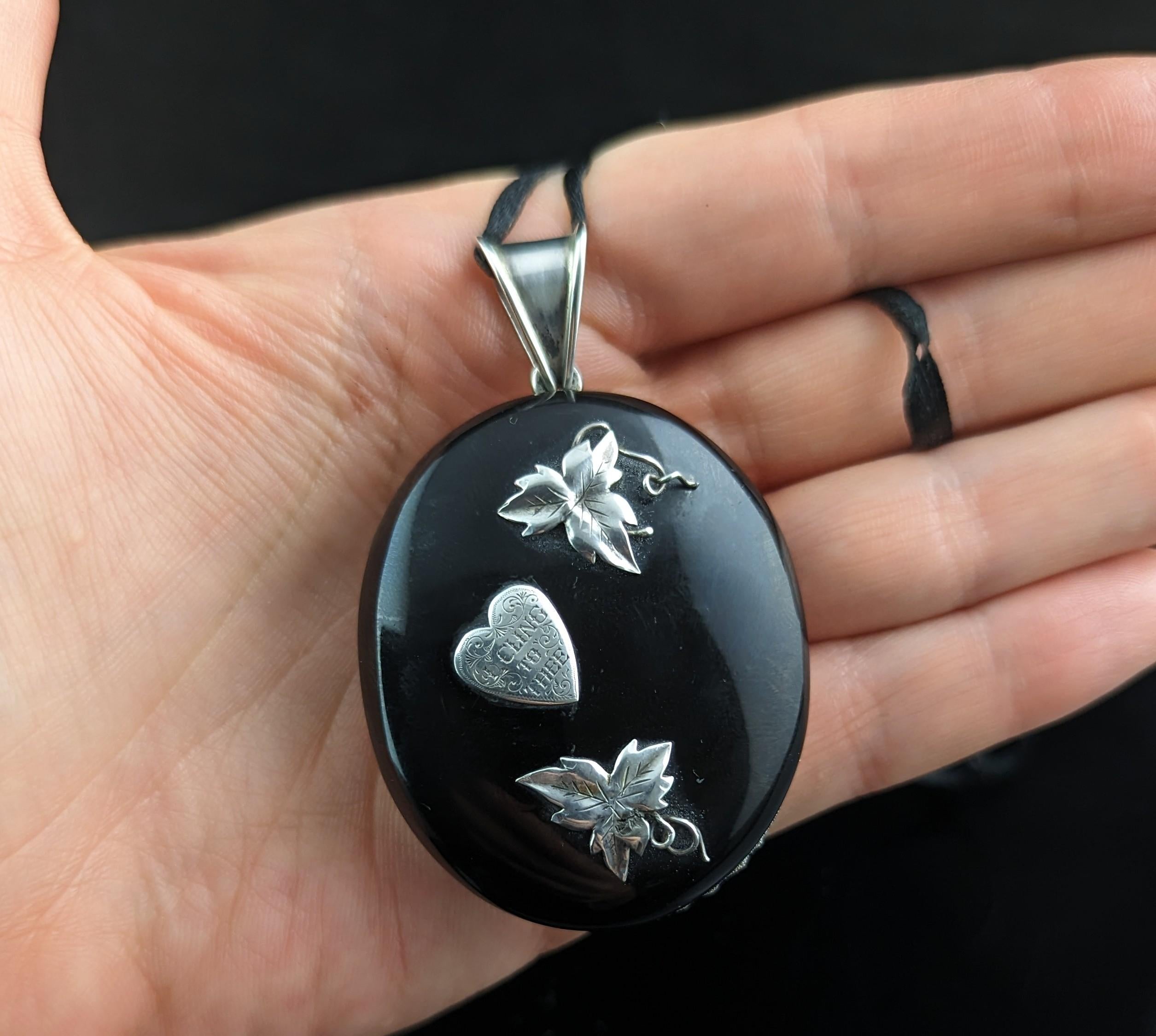 Victorian I cling to thee locket, Whitby Jet and sterling silver  For Sale 9