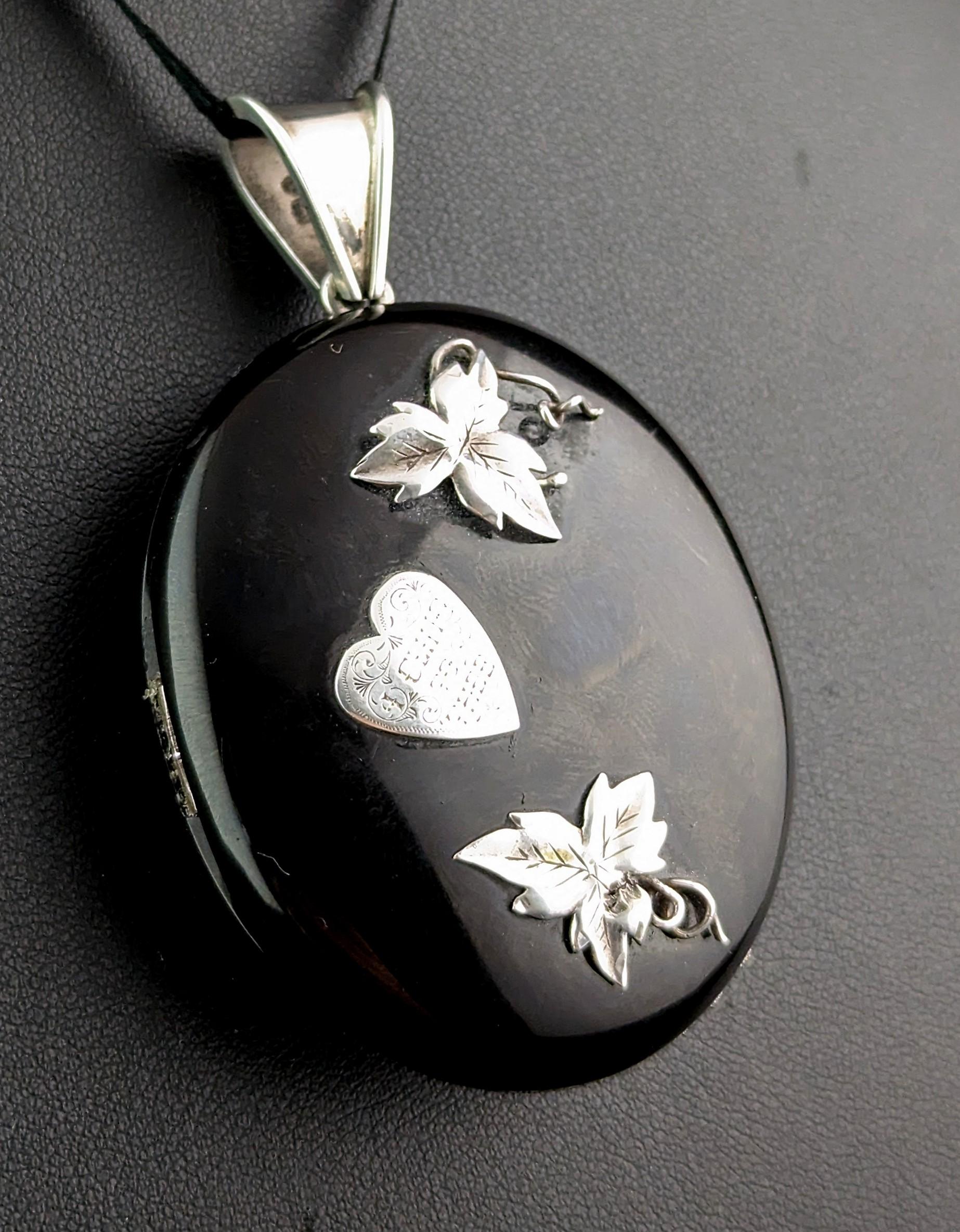 Victorian I cling to thee locket, Whitby Jet and sterling silver  For Sale 2