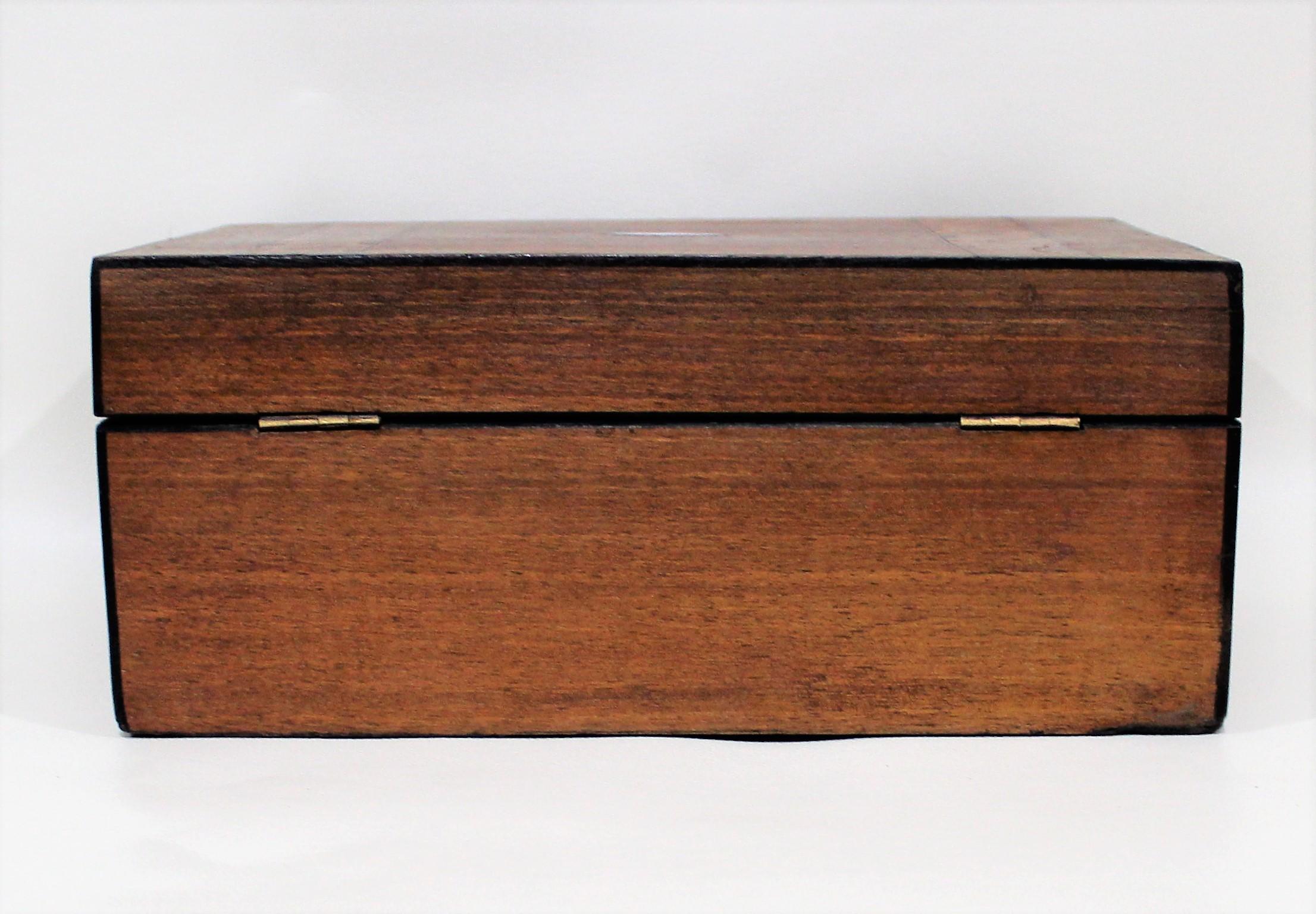 Victorian Inlaid Box with Mother of Pearl In Good Condition In Hamilton, Ontario