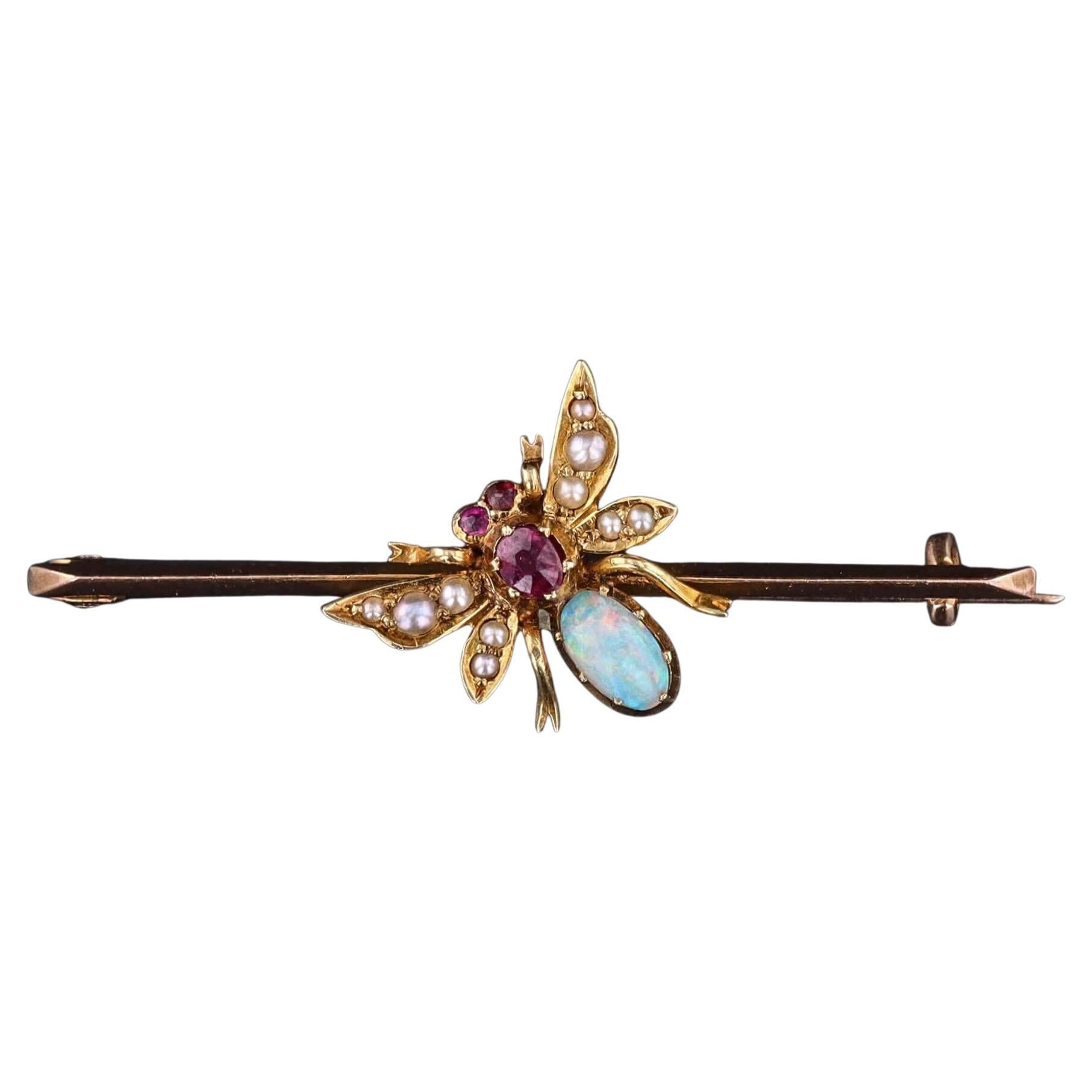 Victorian Insect Bar Pin of 15ct Gold, Circa 1890-1900