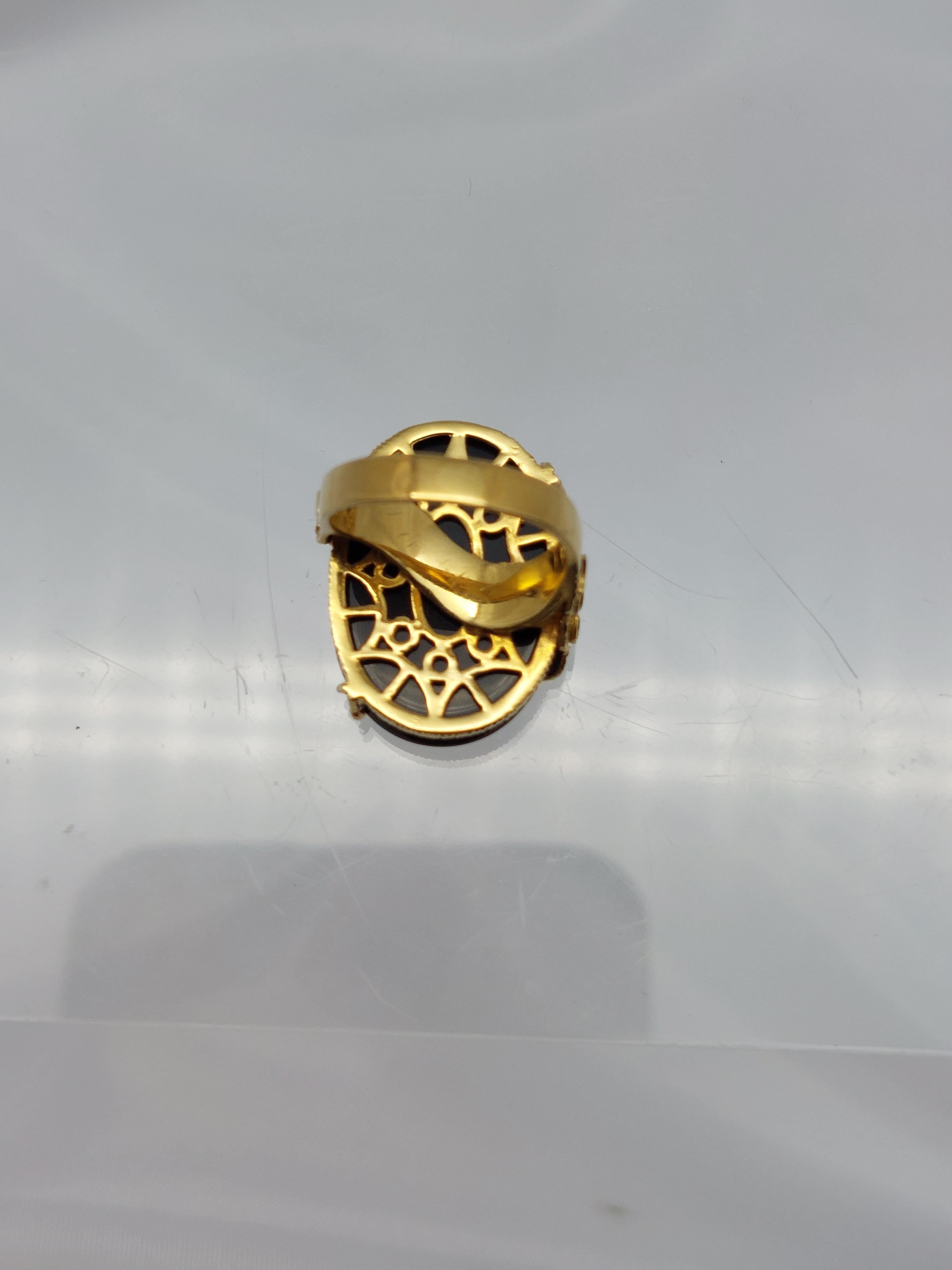 Anillo de ónix negro de oro amarillo de 18 quilates de inspiración victoriana en Excelente estado para la venta en Vero Beach, FL