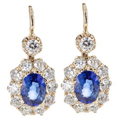 Pendants d'oreilles d'inspiration victorienne en or jaune 18 carats avec saphirs de 3,86 carats et diamants