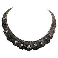 Diamante de inspiración victoriana de 6,07 ct y oro blanco de 18k acabado en rodio negro