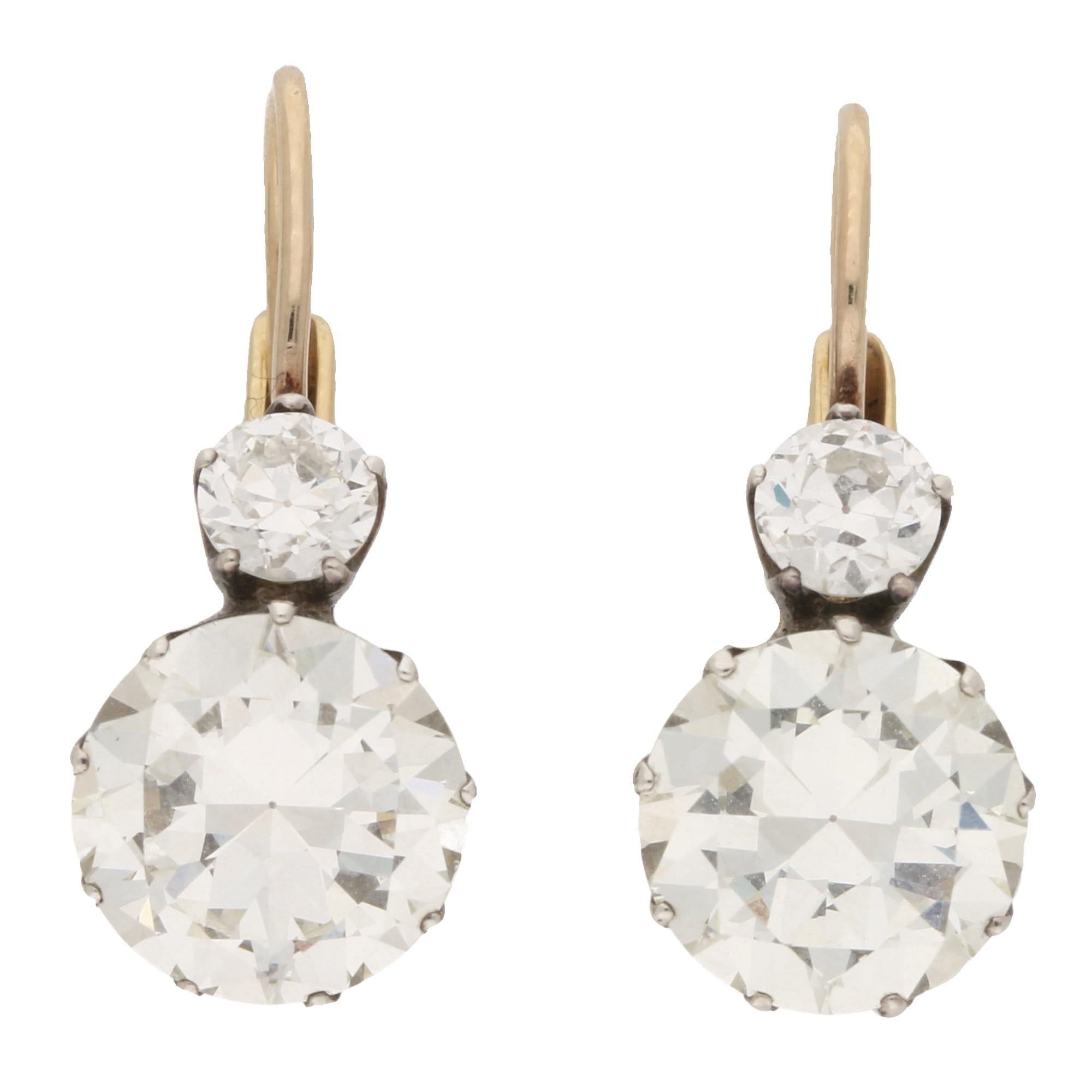 Viktorianisch inspirierte, umwandelbare Cluster-Diamant-Ohrringe aus 18 Karat Gold 3
