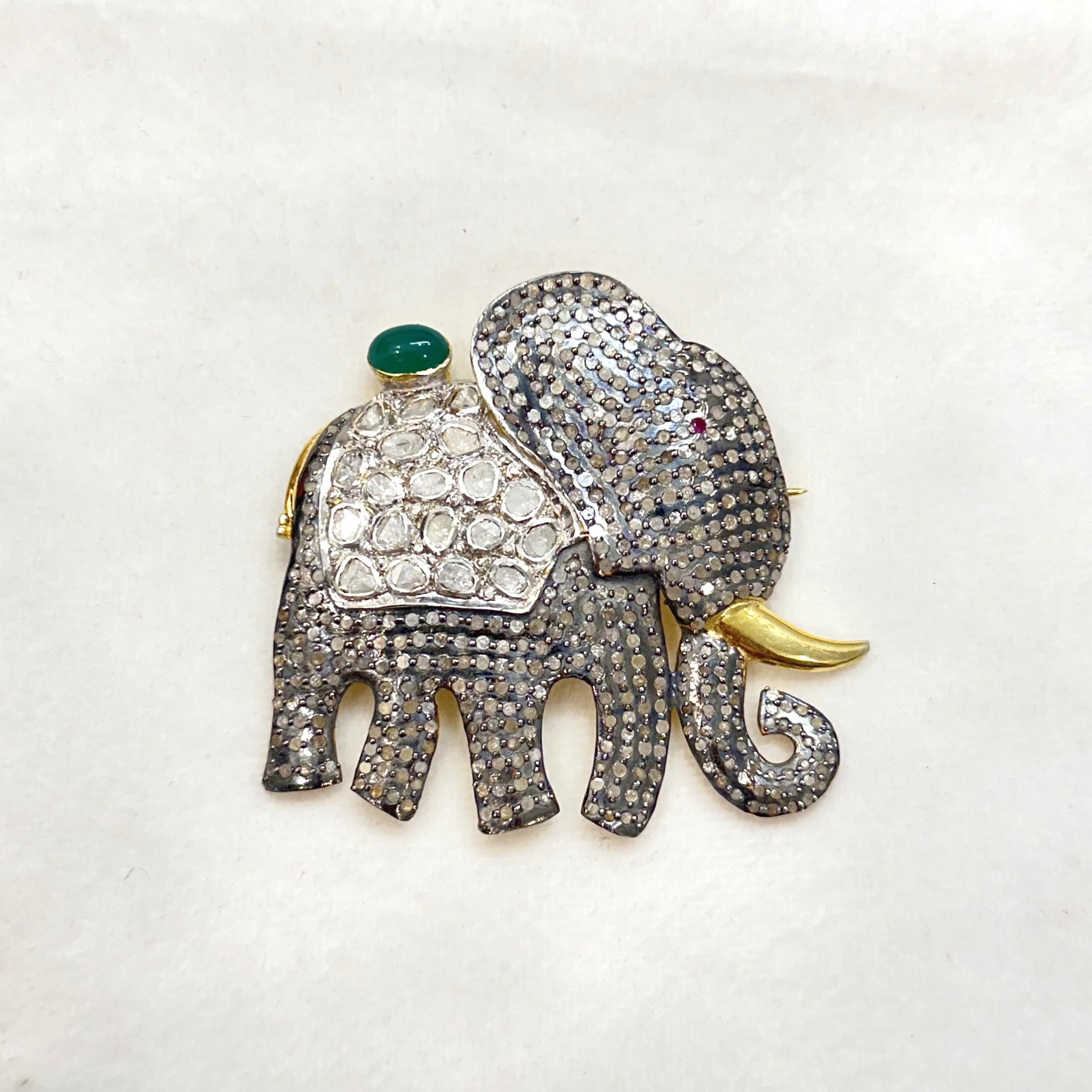 da uomo o donna Spilla in argento di ispirazione vittoriana con diamante naturale taglio rosa non tagliato, smeraldo e rubino in vendita
