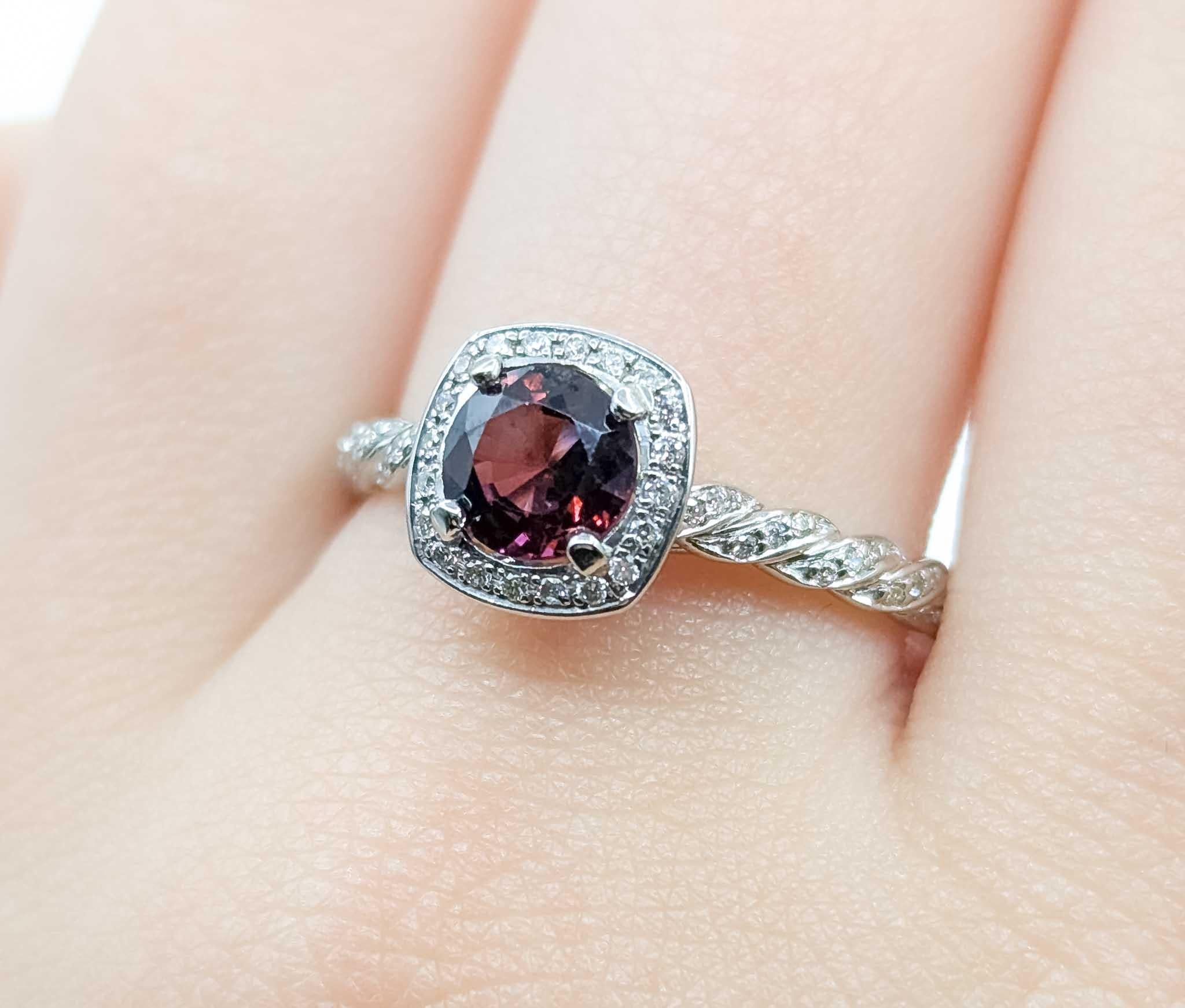Victorian-Inspired Raspberry Spinel and Diamond 14k White Gold Braided Ring In Excellent Condition For Sale In Bloomington, MN