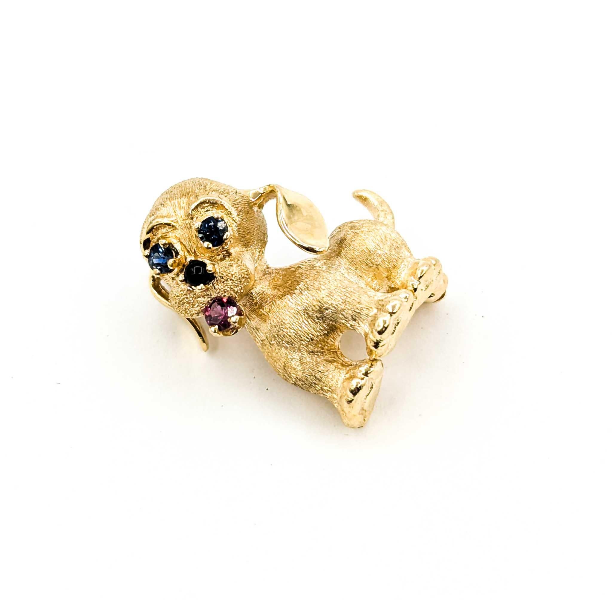 Spilla in oro giallo 14k e rubino di ispirazione vittoriana

Ti presentiamo questa bellissima spilla realizzata in oro giallo 14k. La spilla presenta un vibrante rubino incastonato nel cuore, completato da dettagli intricati che evocano un'eleganza