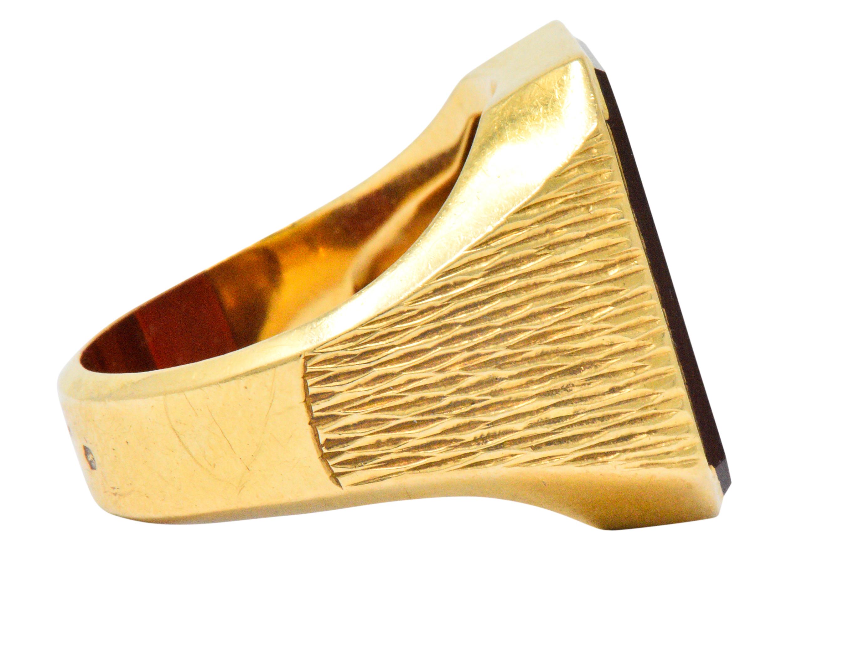 Victorian Intaglio Carnelian 18 Karat Gold Unisex Signet Ring 1