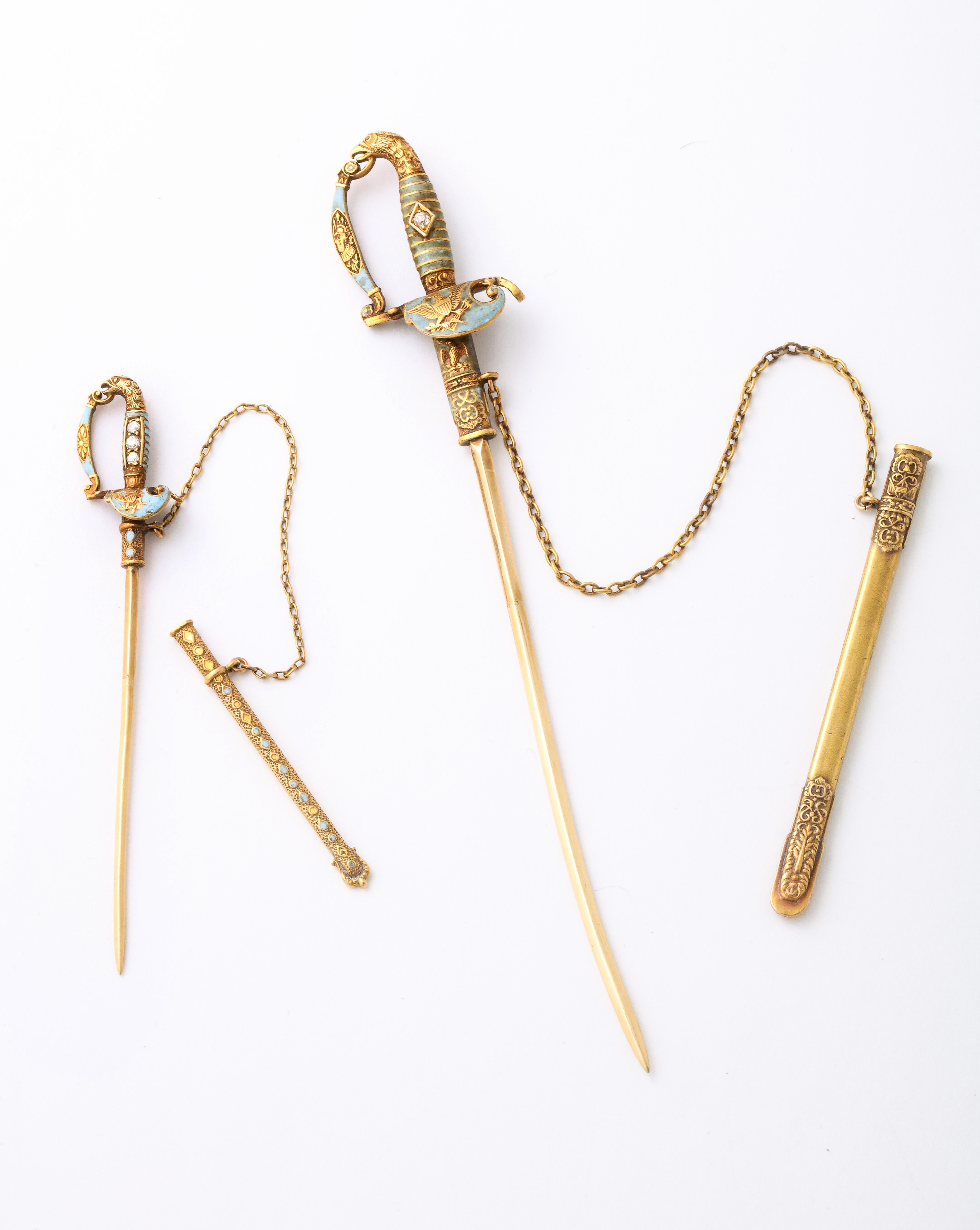 Viktorianische Schwertbroschen aus Gold, Emaille, Perlen und Diamanten für Damen oder Herren im Angebot