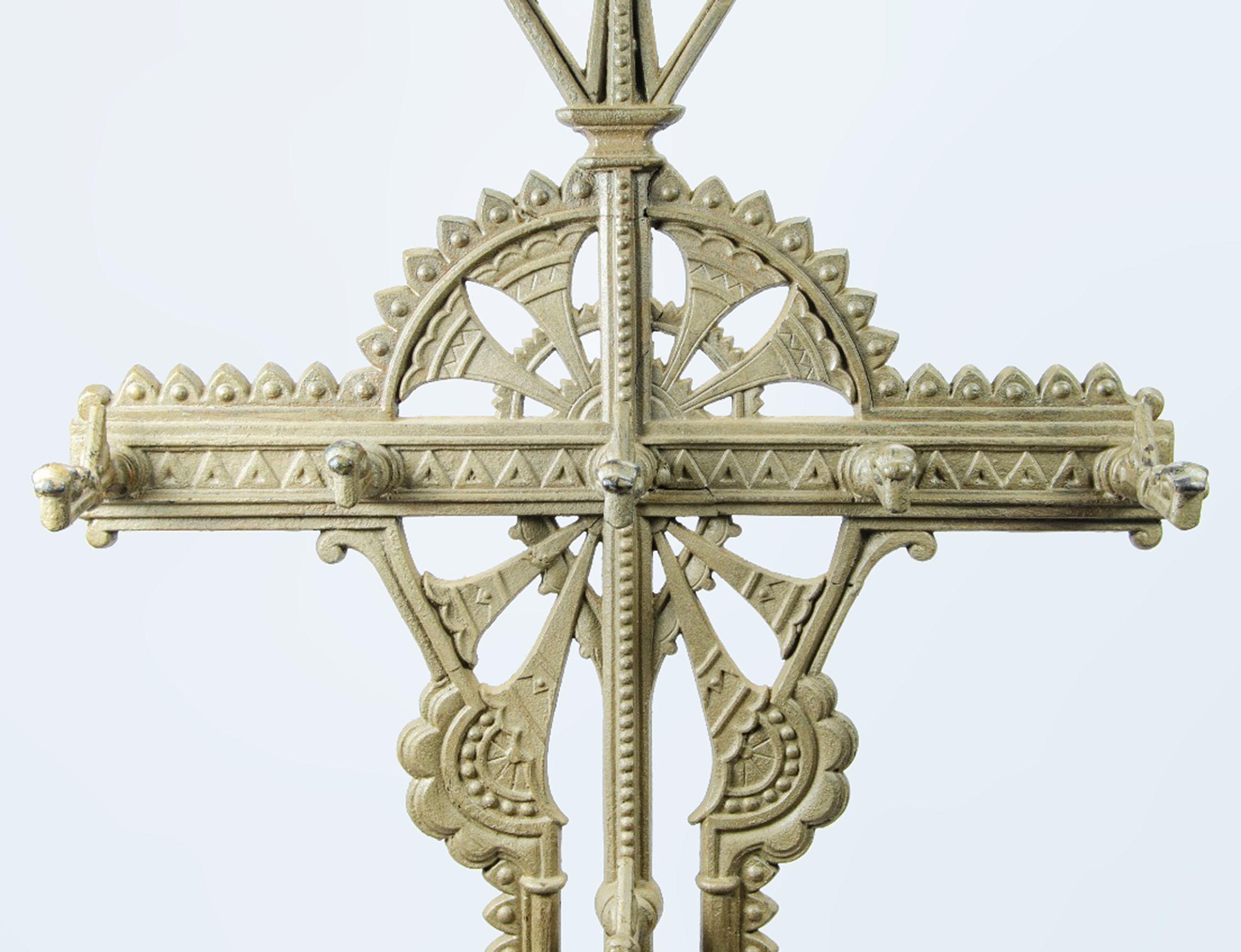 Anglais Croix de hall en fer de l'époque victorienne par Christopher Dresser pour Coalbrookdale Foundry en vente