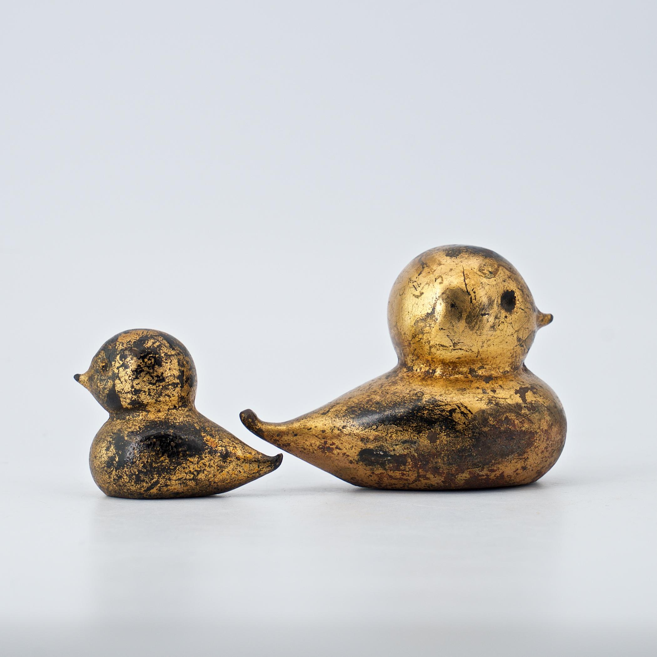 Mid-Century Modern Presse-papiers Kewpie japonais en fer du milieu du siècle Sculptures Metal Arts Birds en vente