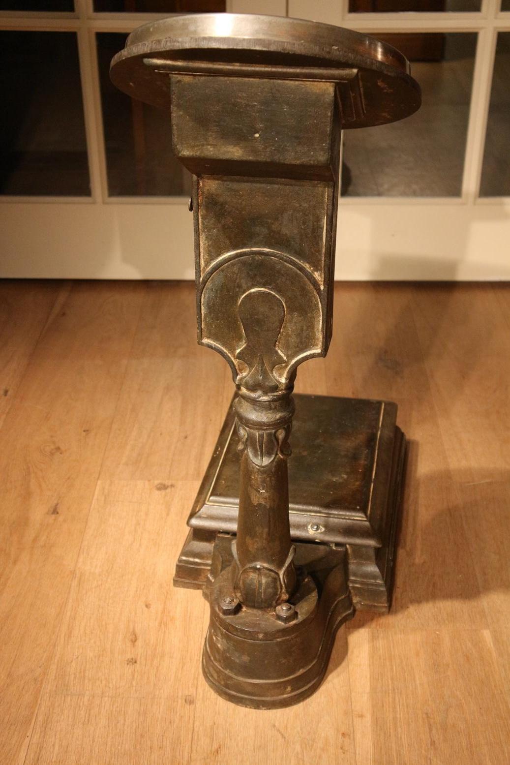Victorian Iron Scale No. 216 Salter's Weighing Machine In Good Condition In Eindhoven, NL