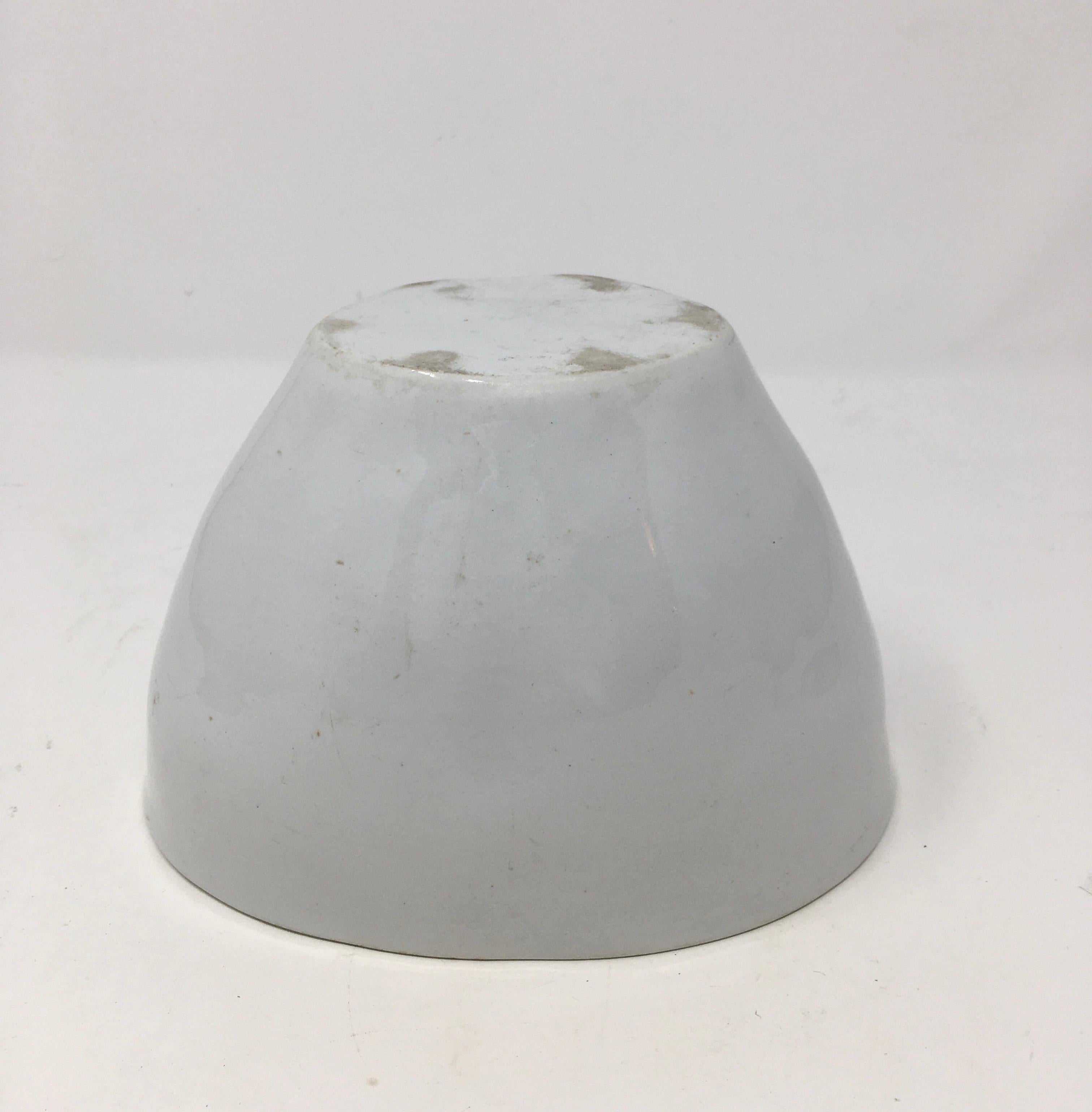 Victorian Ironstone Mold In Good Condition In Houston, TX