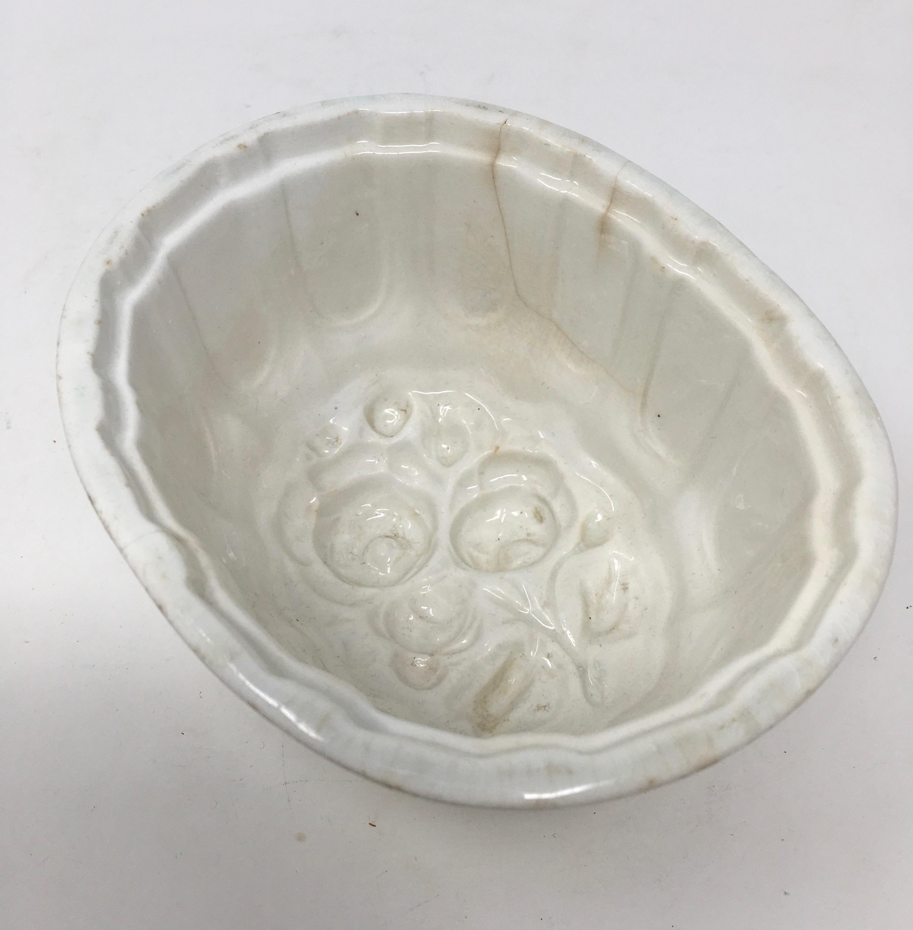 Victorian Ironstone Mold In Good Condition In Houston, TX