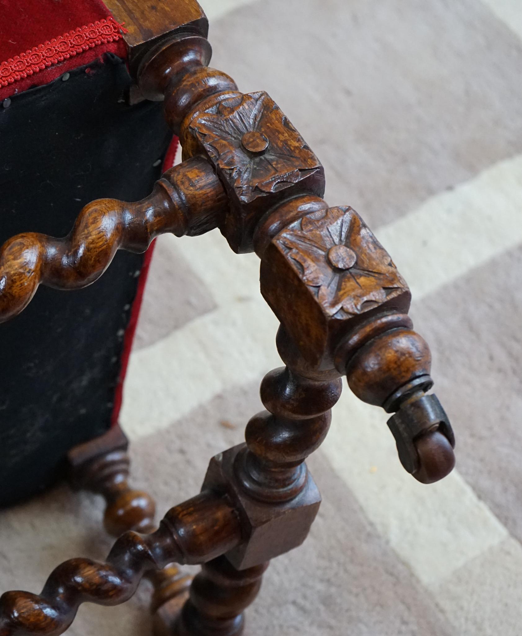 Chaise à trône victorienne en bois sculpté de style Revive Jacobean en vente 1