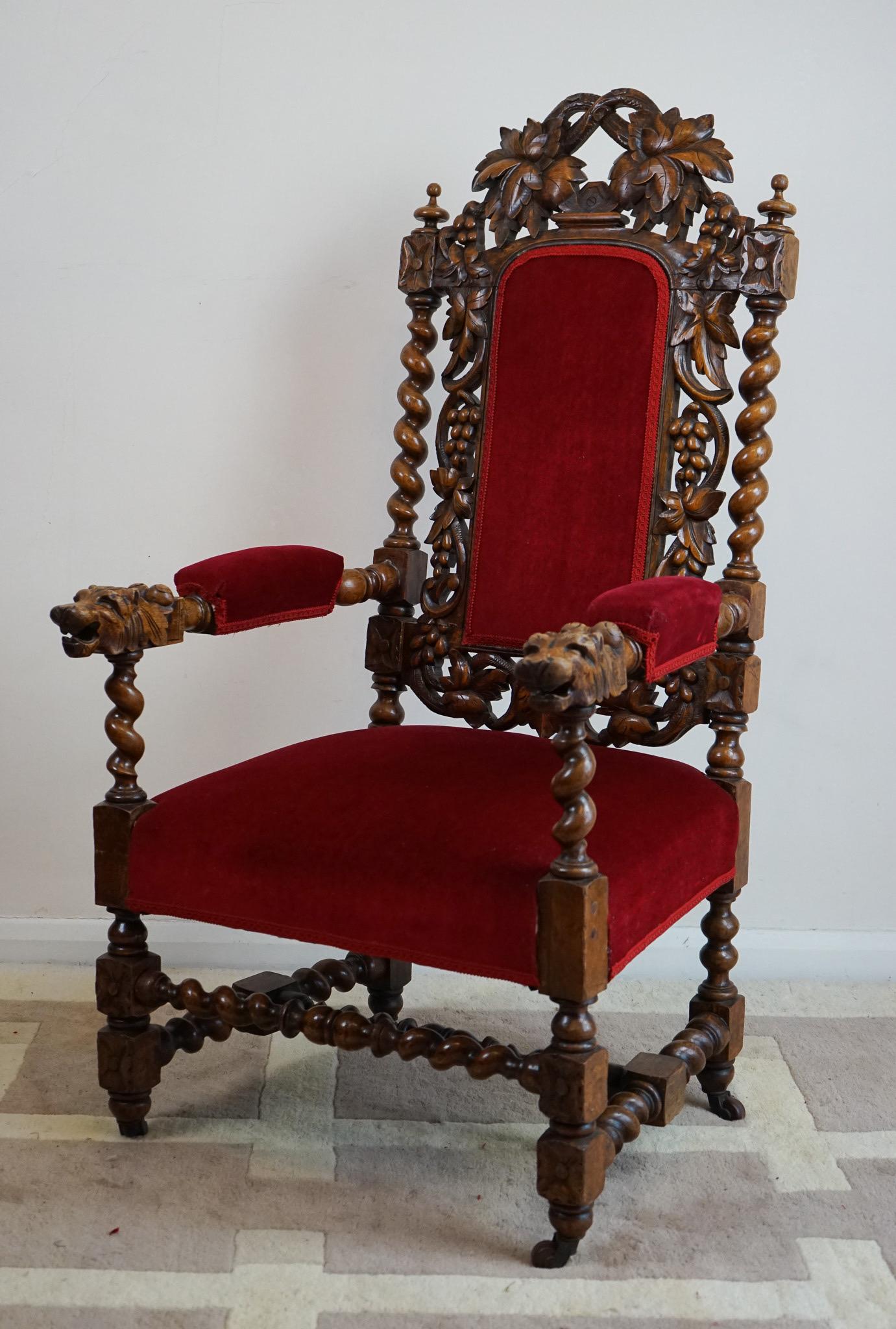 Chaise à trône victorienne en bois sculpté de style Revive Jacobean en vente 1