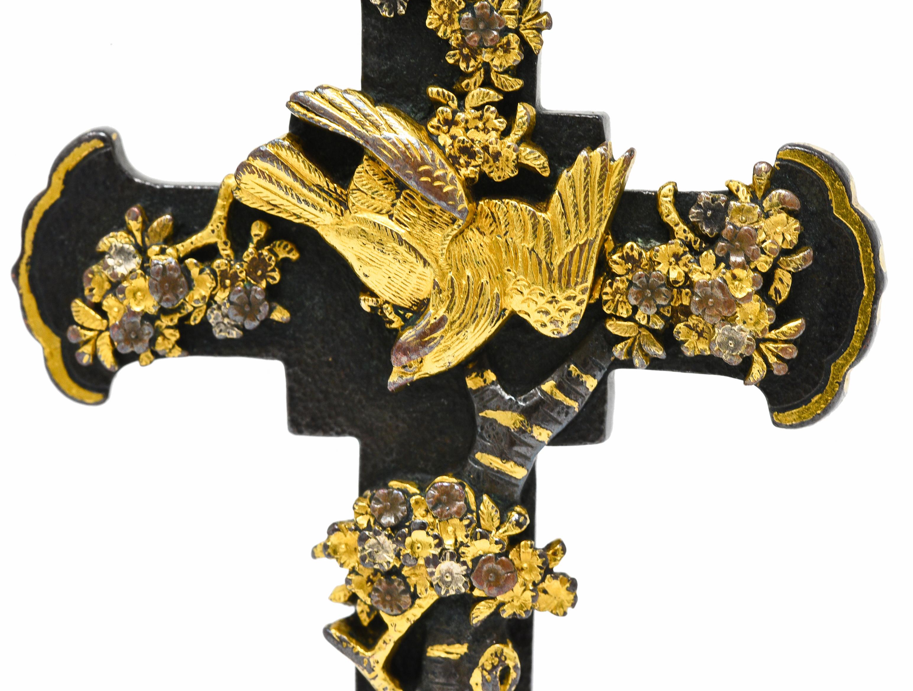 Victorian Japanese 18 Karat Gold Shibuichi Copper Silver Shakudo Cross Pendant In Excellent Condition In Philadelphia, PA