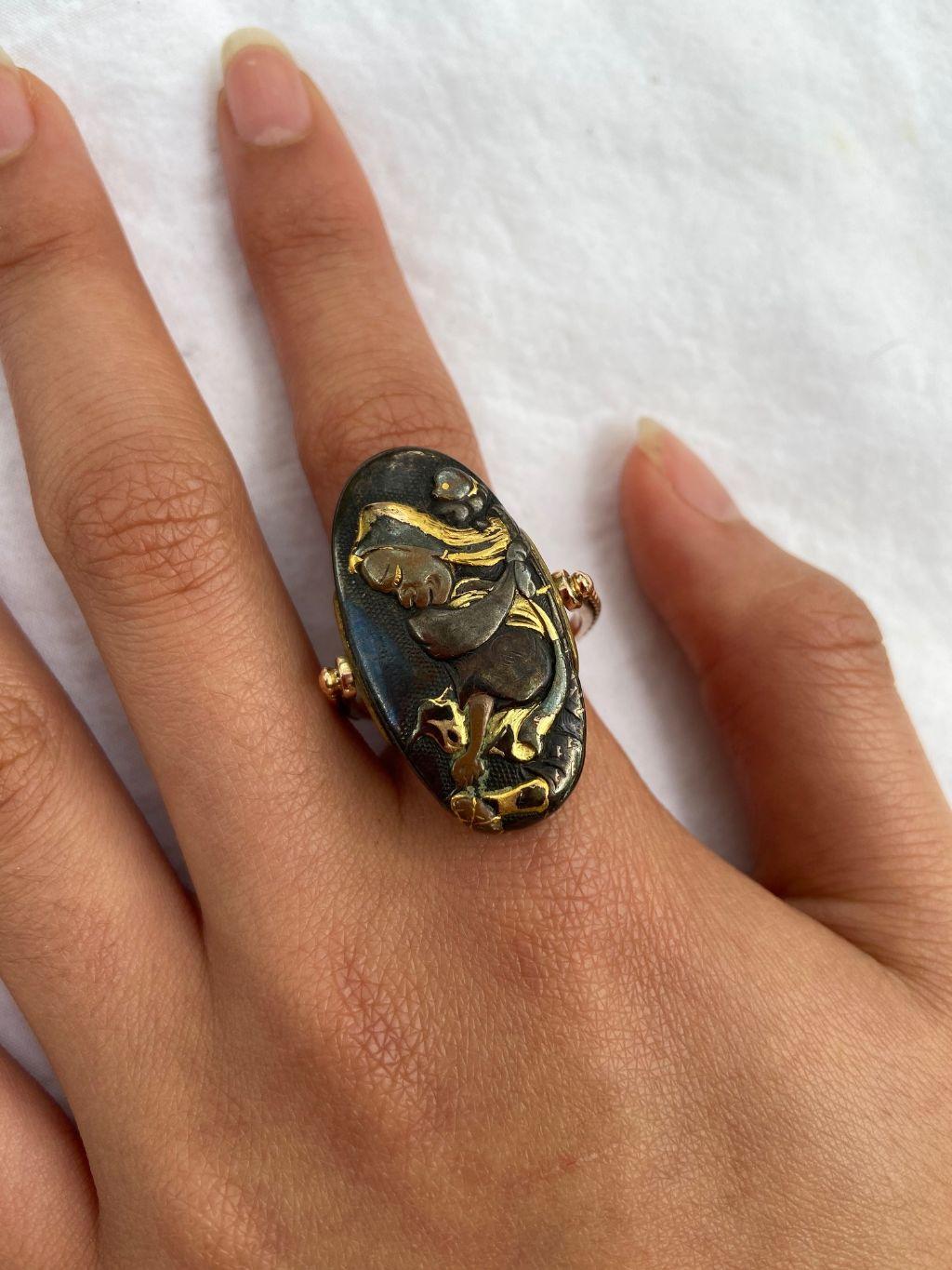 Victorian Japanese Gold and Silver Shakudo Ring In Good Condition For Sale In Stamford, CT