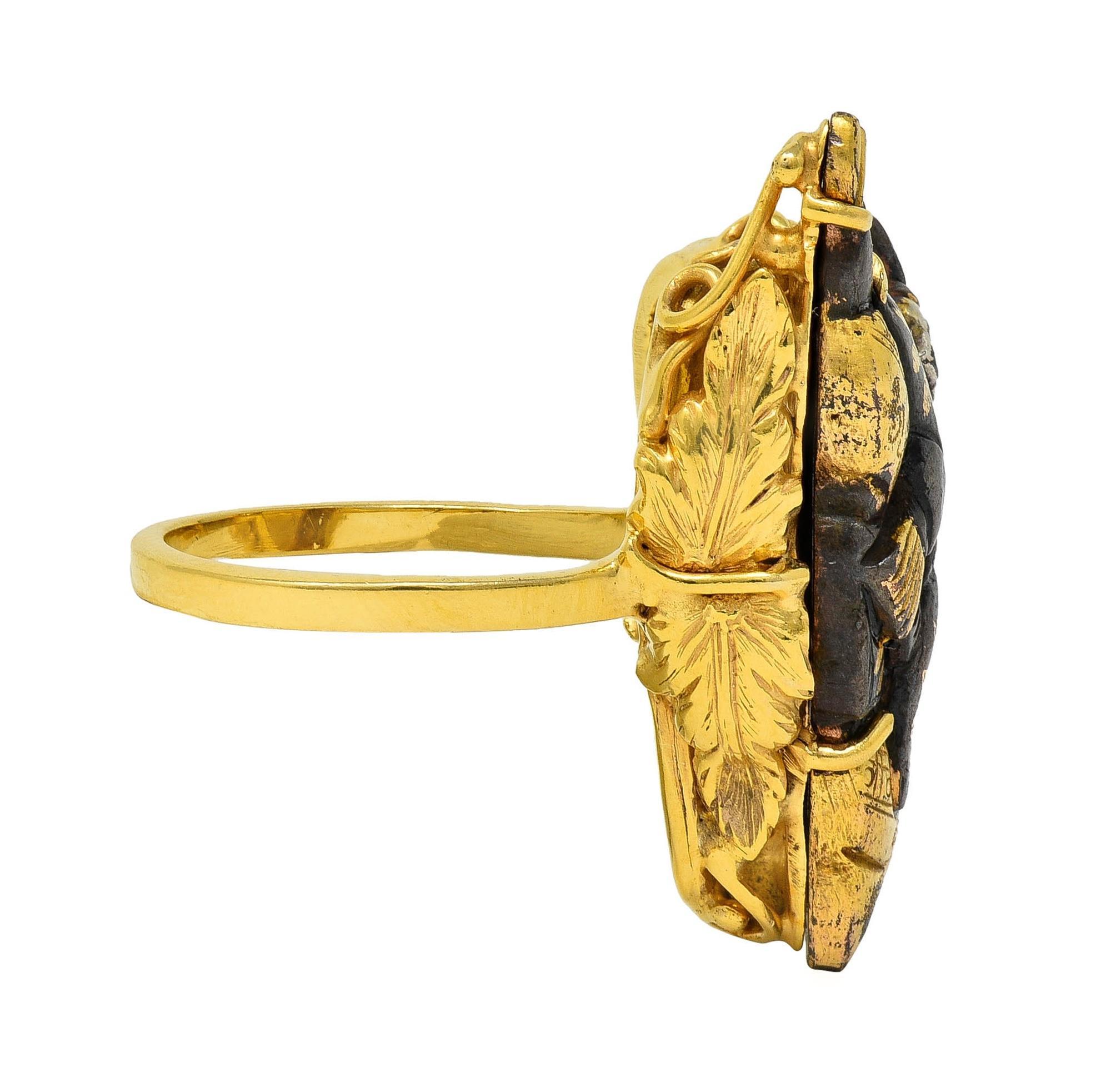 Victorian Japanese Shakudo 14 Karat Yellow Gold Lounging Man Antique Ring In Excellent Condition For Sale In Philadelphia, PA