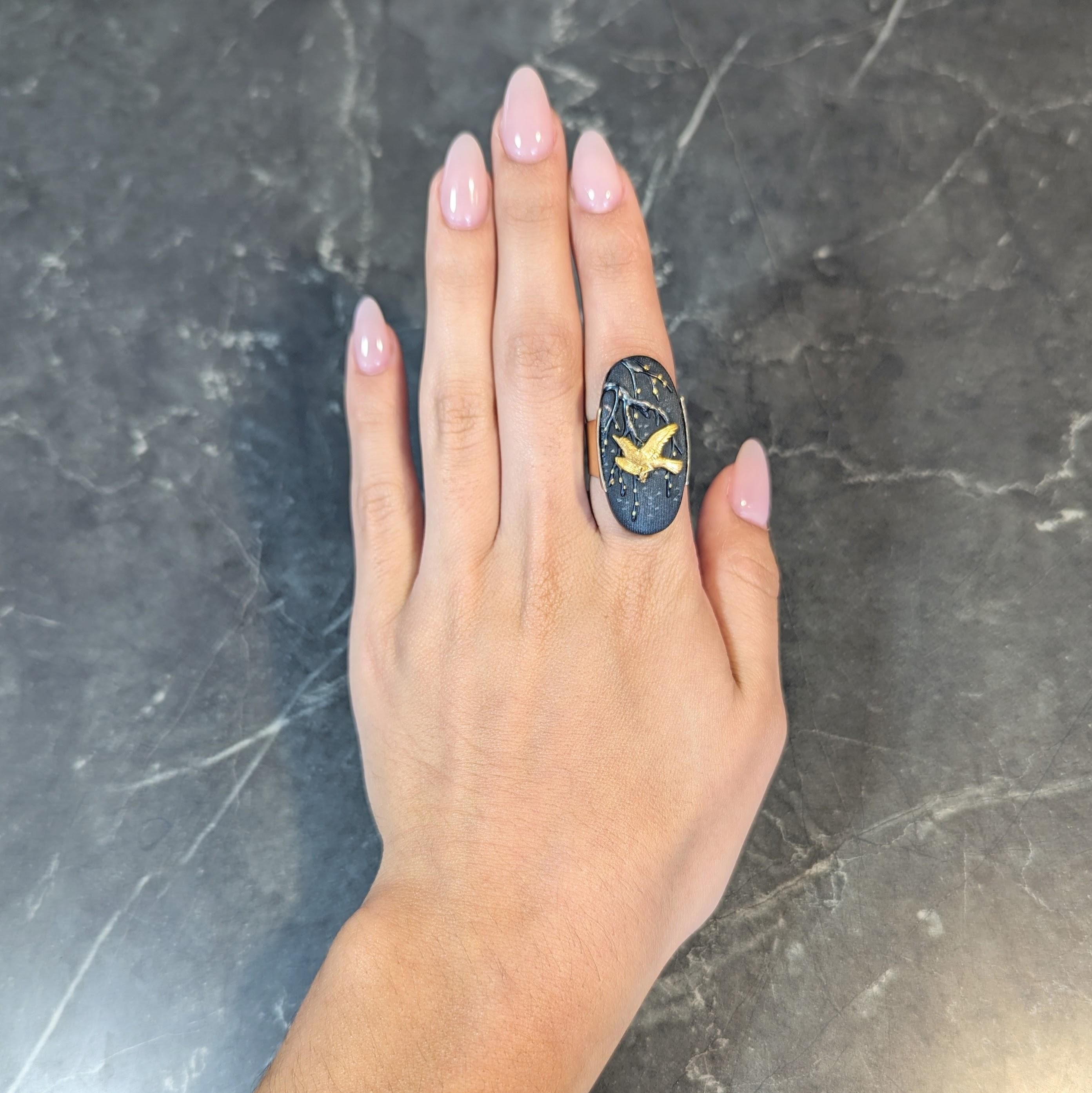 Victorian Japanese Shakudo 14 Karat Yellow Gold Swallow Bird Antique Ring In Excellent Condition For Sale In Philadelphia, PA