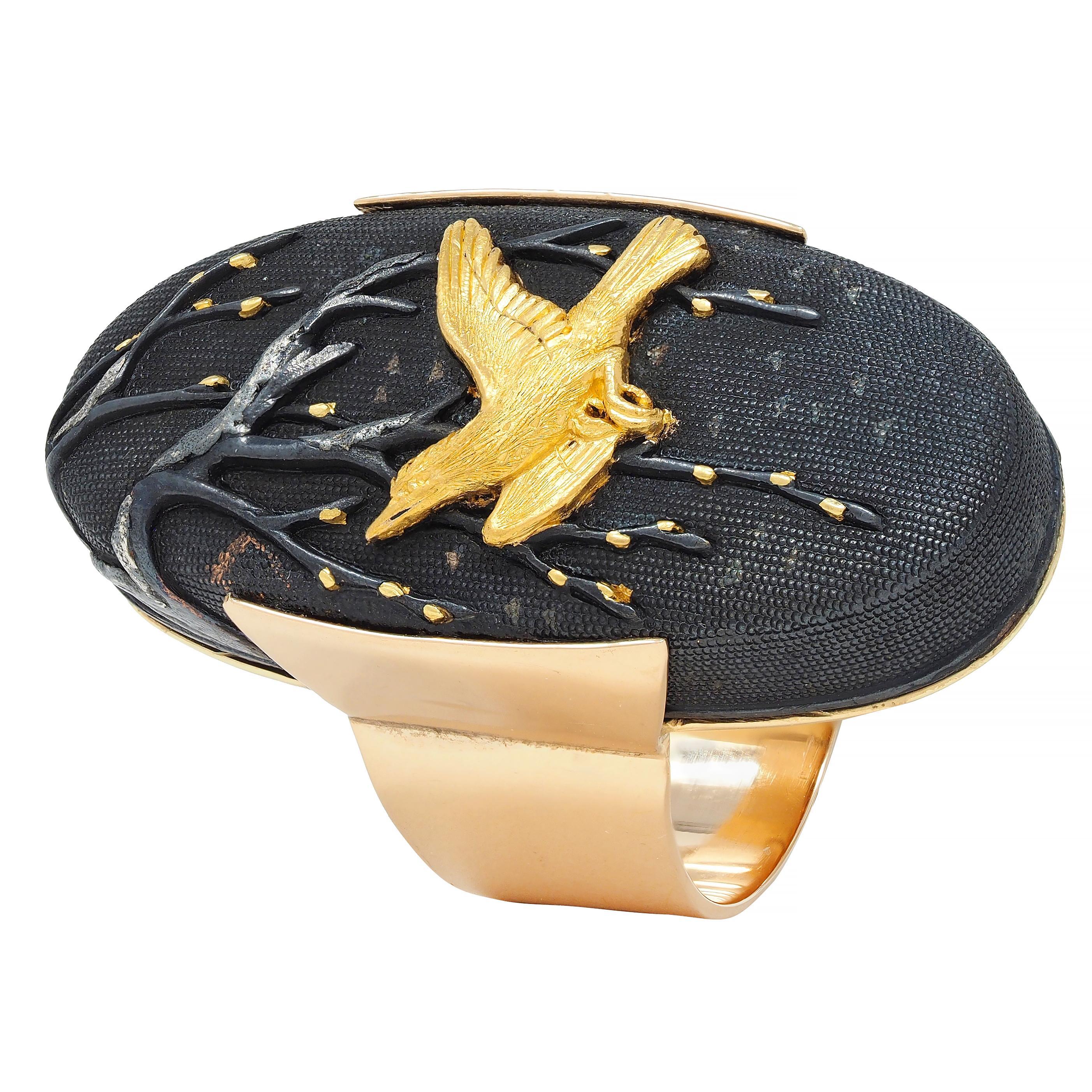 Victorian Japanese Shakudo 14 Karat Yellow Gold Swallow Bird Antique Ring For Sale 4
