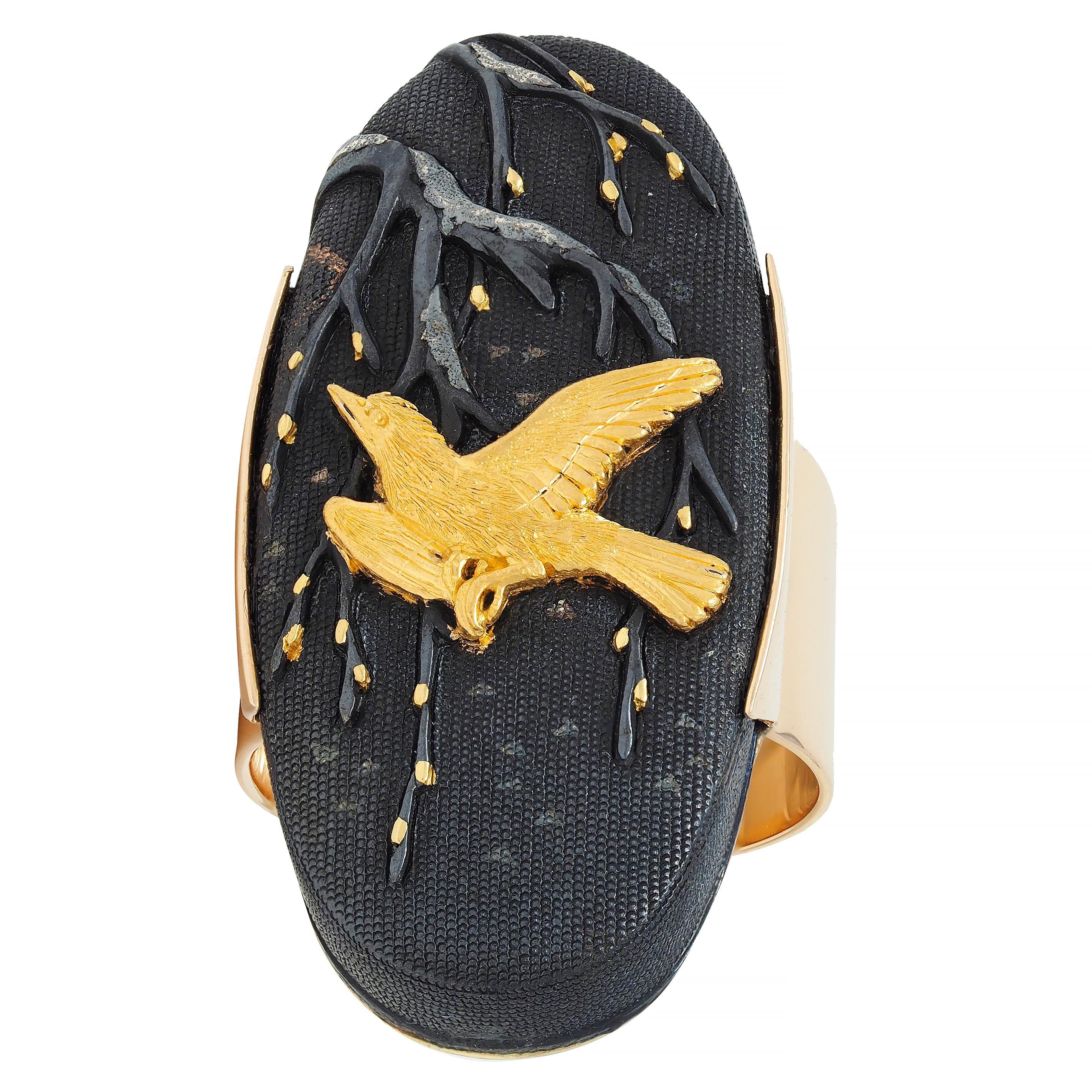 Victorian Japanese Shakudo 14 Karat Yellow Gold Swallow Bird Antique Ring For Sale 5