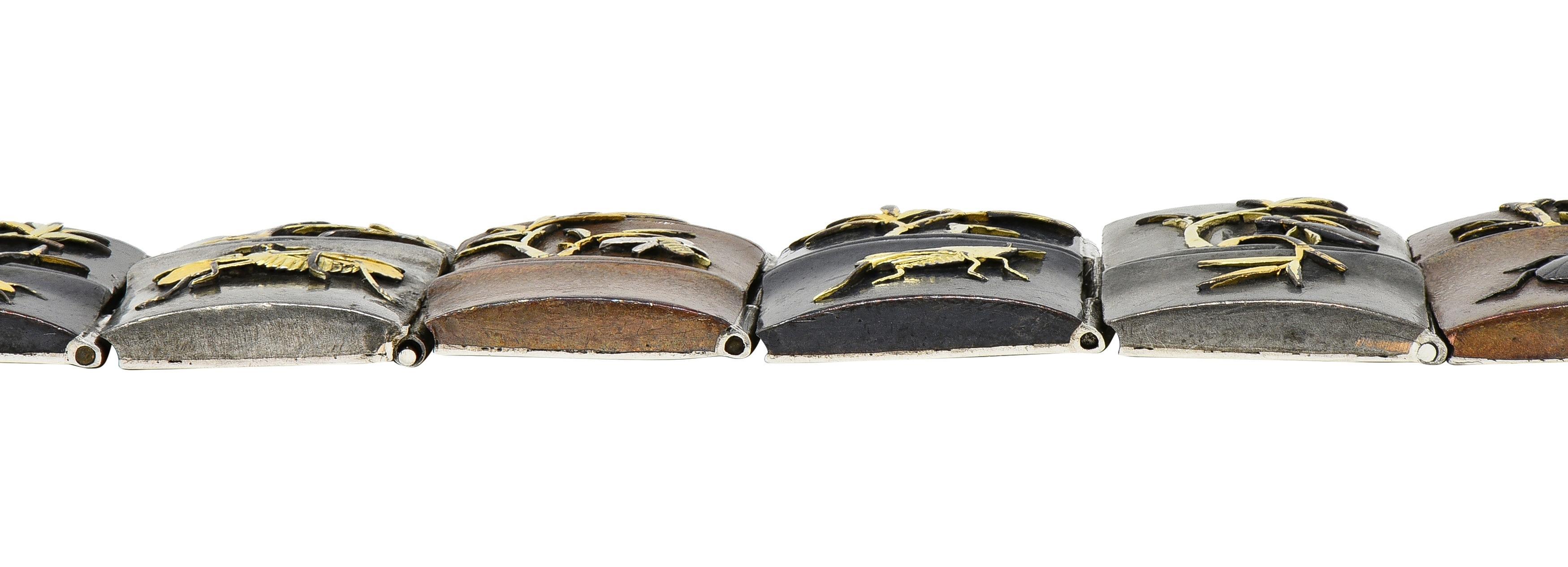 Bracciale vittoriano giapponese Shakudo in argento sterling e oro antico con pannello di insetti in vendita 3
