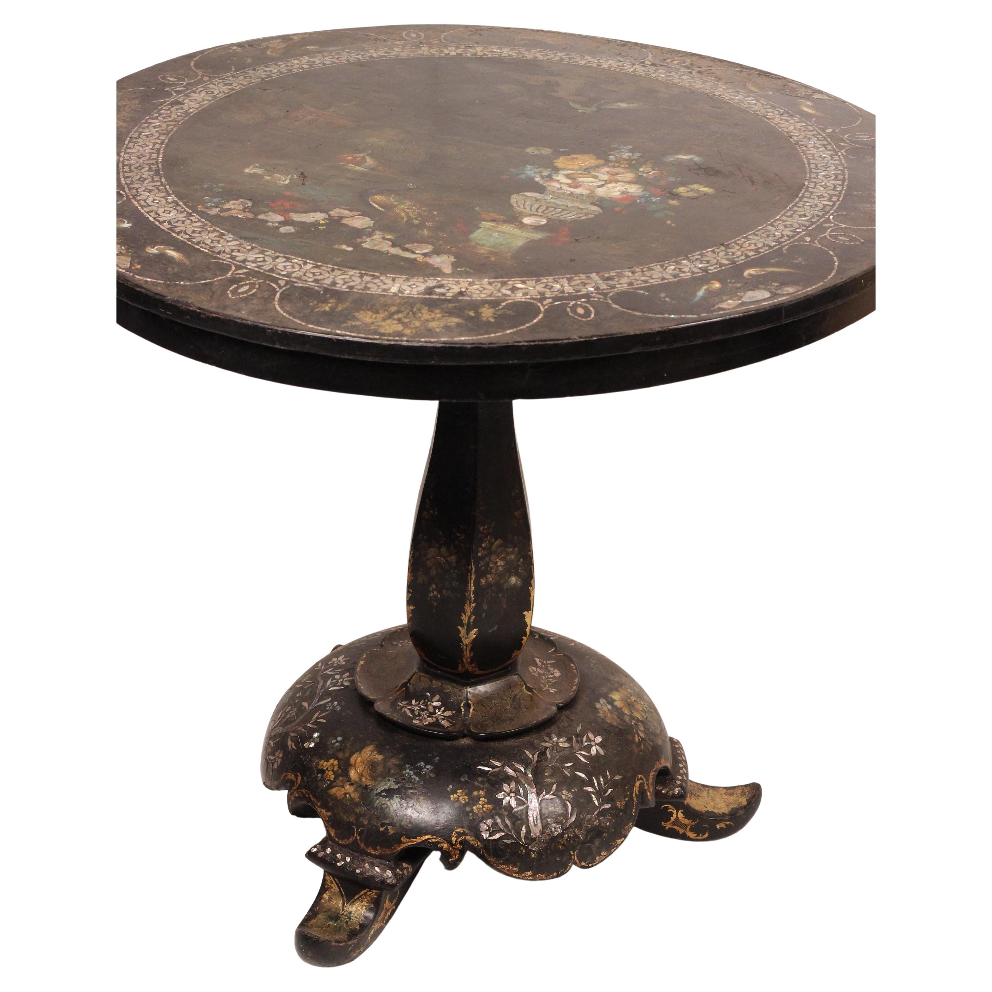 Mesa basculante victoriana de papel maché con incrustaciones de nácar, c.1850 pintada a mano en venta 2