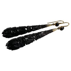 Boucles d'oreilles victoriennes en jais sculpté 14K