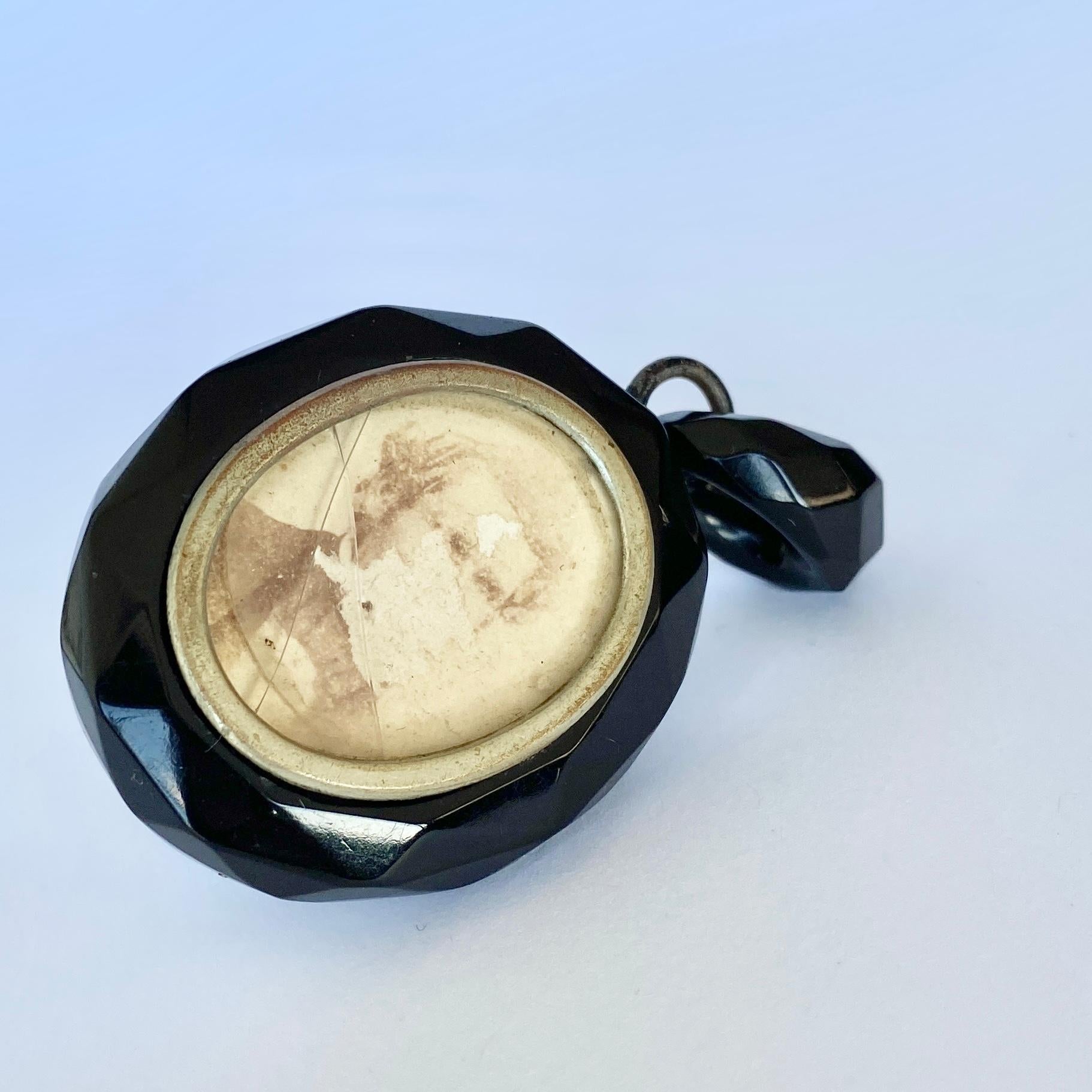 Victorian Jet Locket with Original Image In Fair Condition For Sale In Chipping Campden, GB