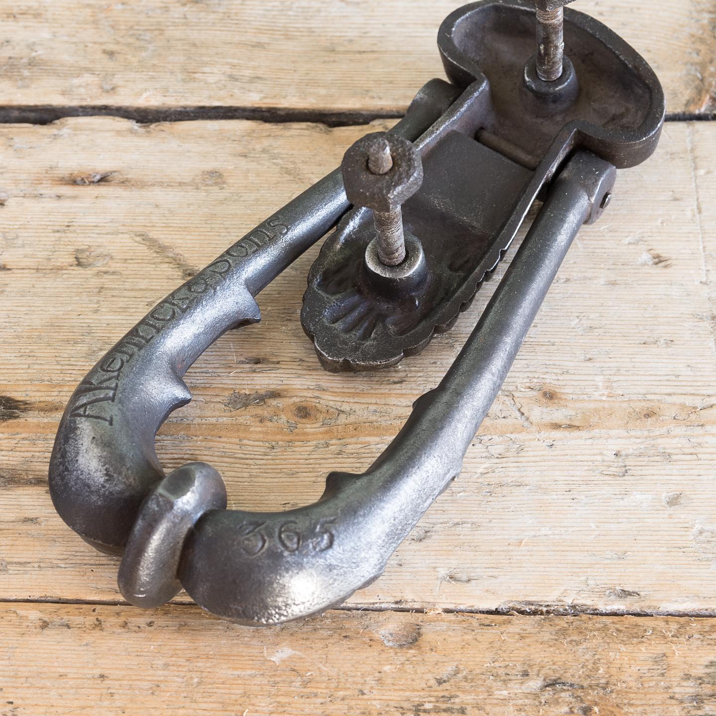 Victorian Kenrick Iron Door Knocker In Good Condition In London, GB