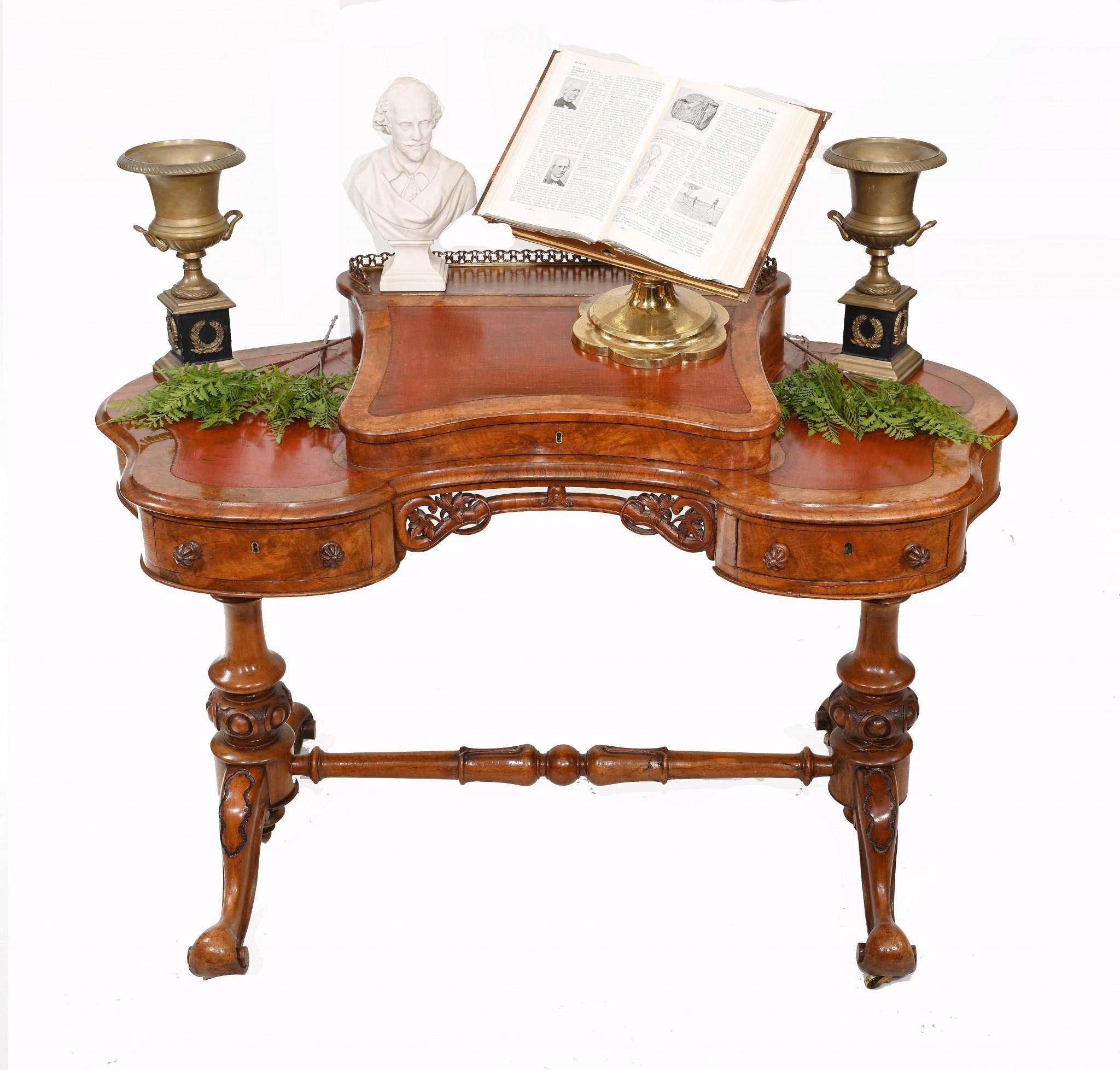 Victorian Kidney Desk Walnut Writing Table, 1850 For Sale 7