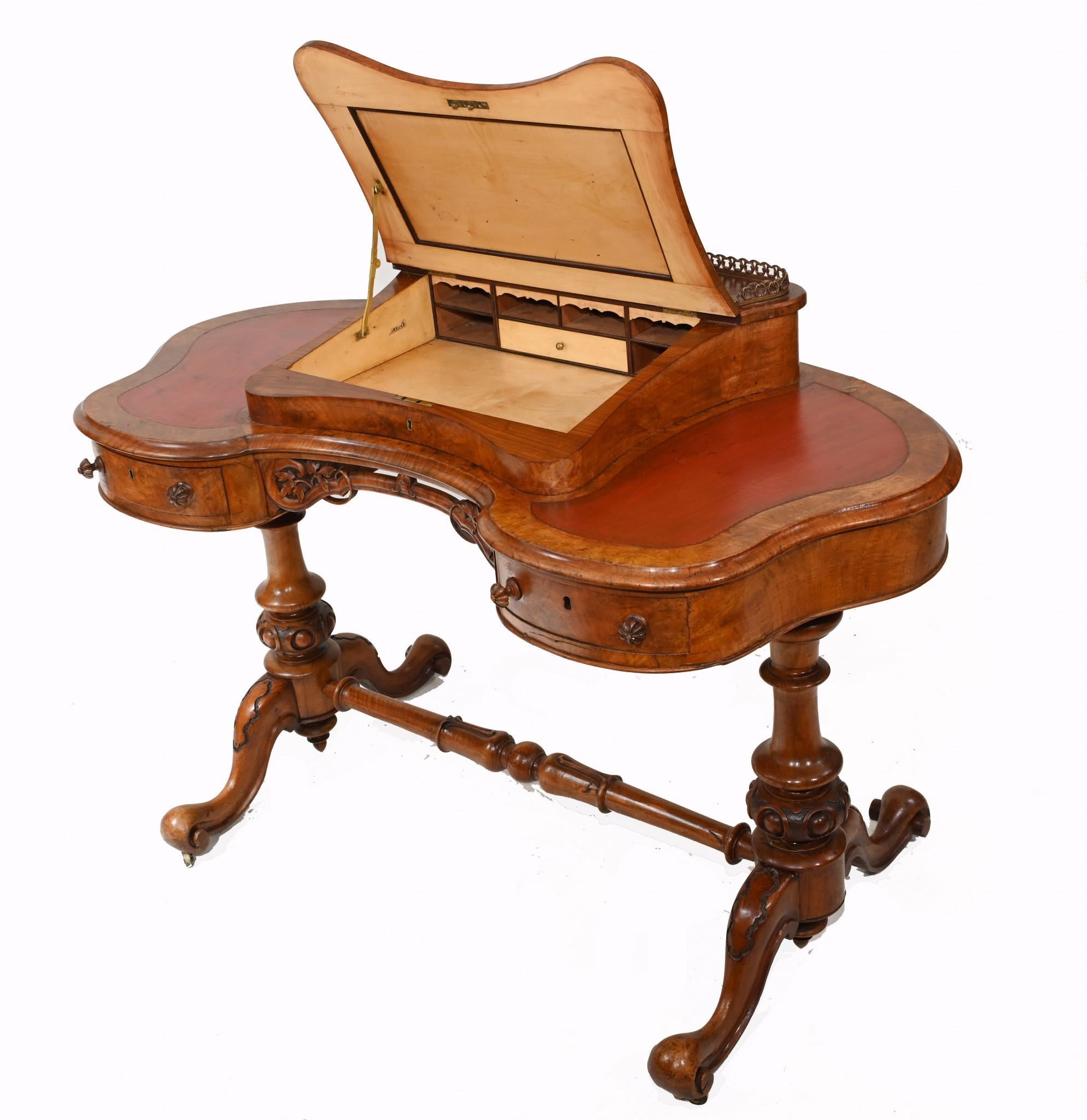 Victorian Kidney Desk Walnut Writing Table, 1850 For Sale 8