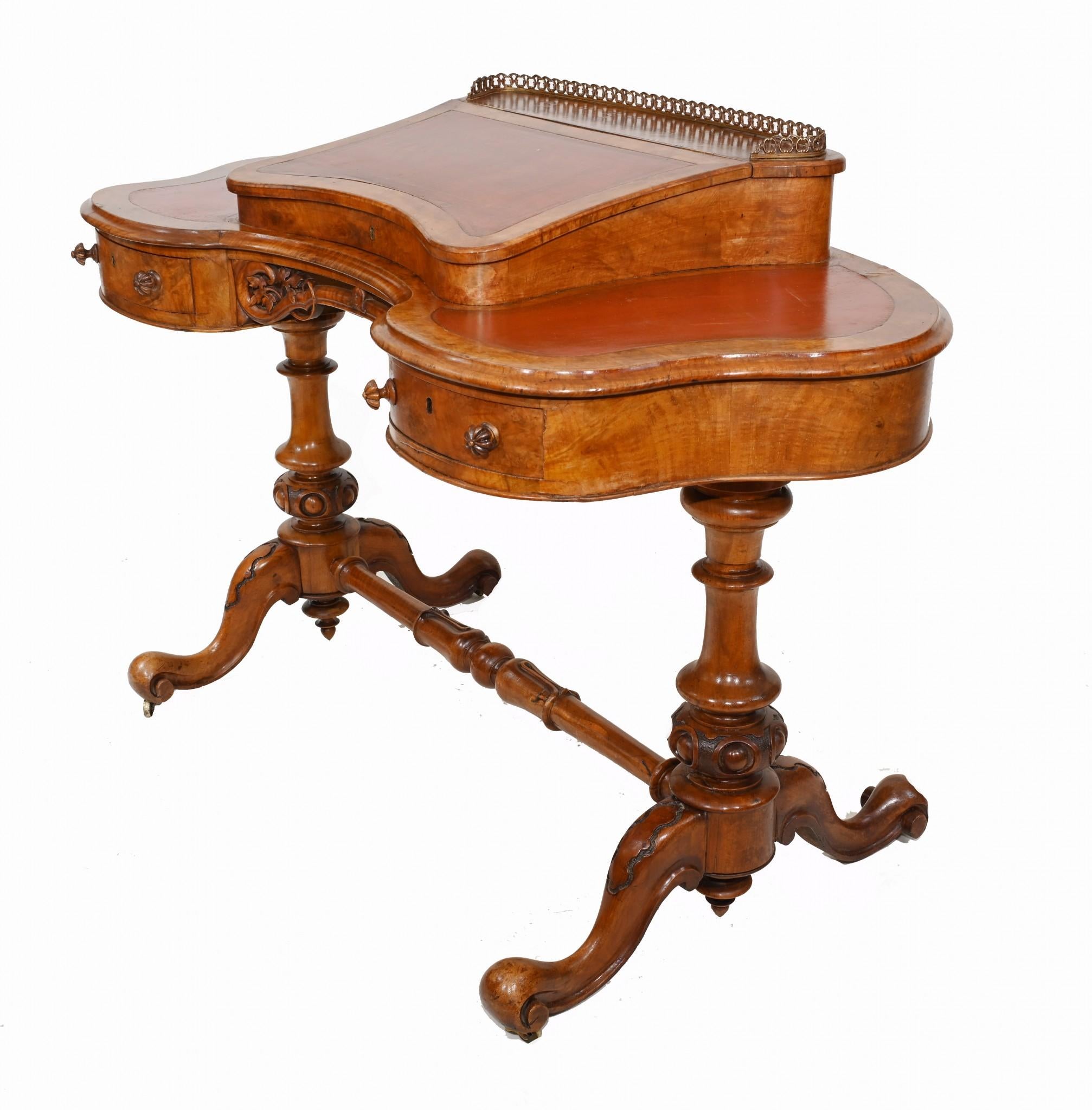 Victorian Kidney Desk Walnut Writing Table, 1850 For Sale 11