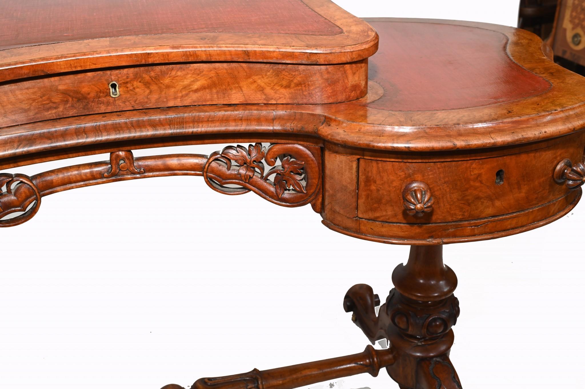 Victorian Kidney Desk Walnut Writing Table, 1850 For Sale 2