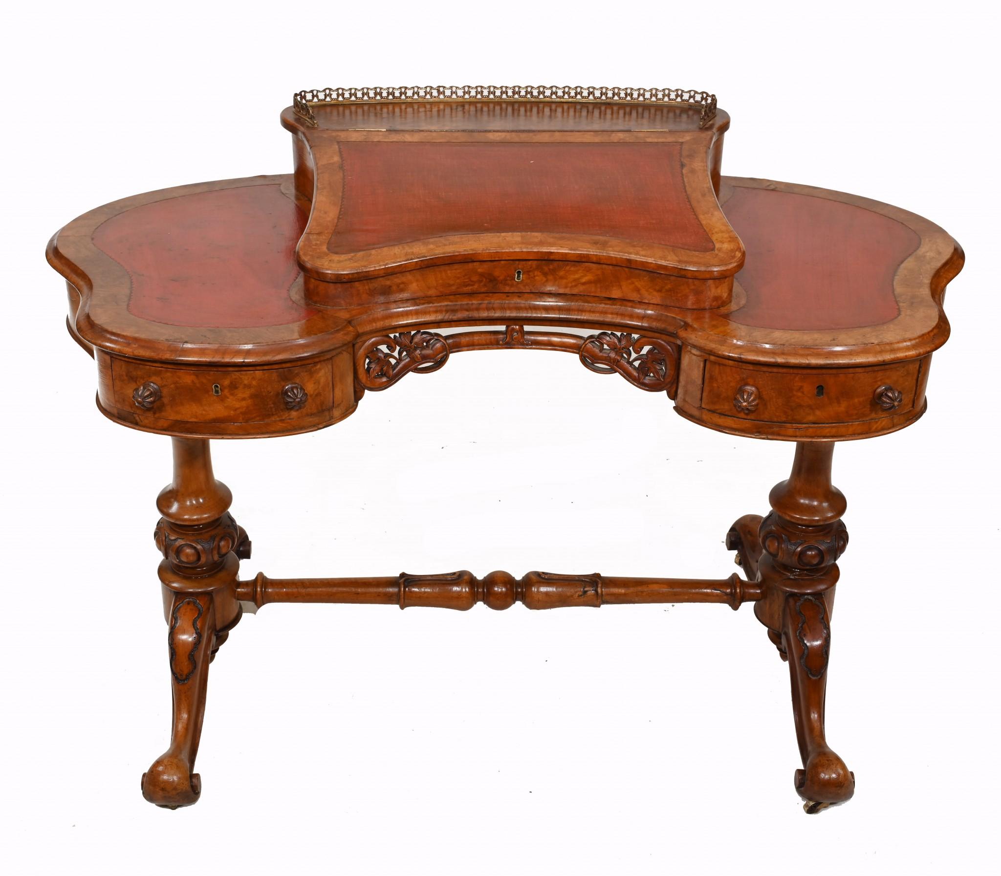 Victorian Kidney Desk Walnut Writing Table, 1850 For Sale 4