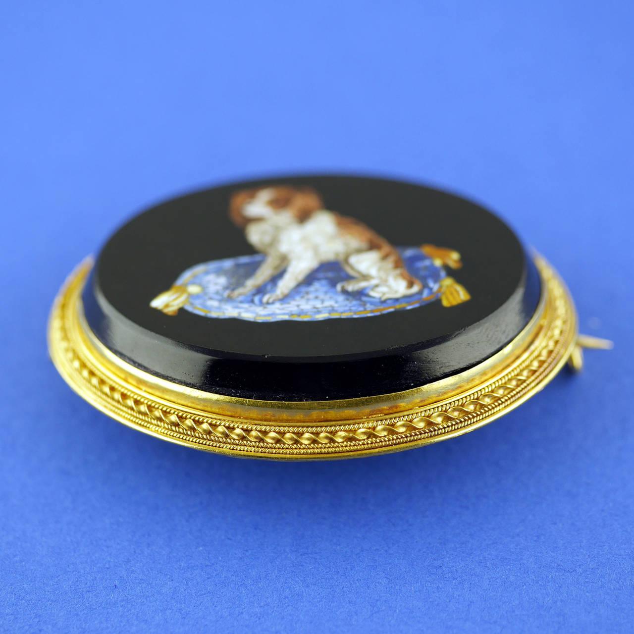 Victorian King Charles Spaniel Dog Micromosaic Brooch, circa 1870 In Excellent Condition For Sale In London, GB