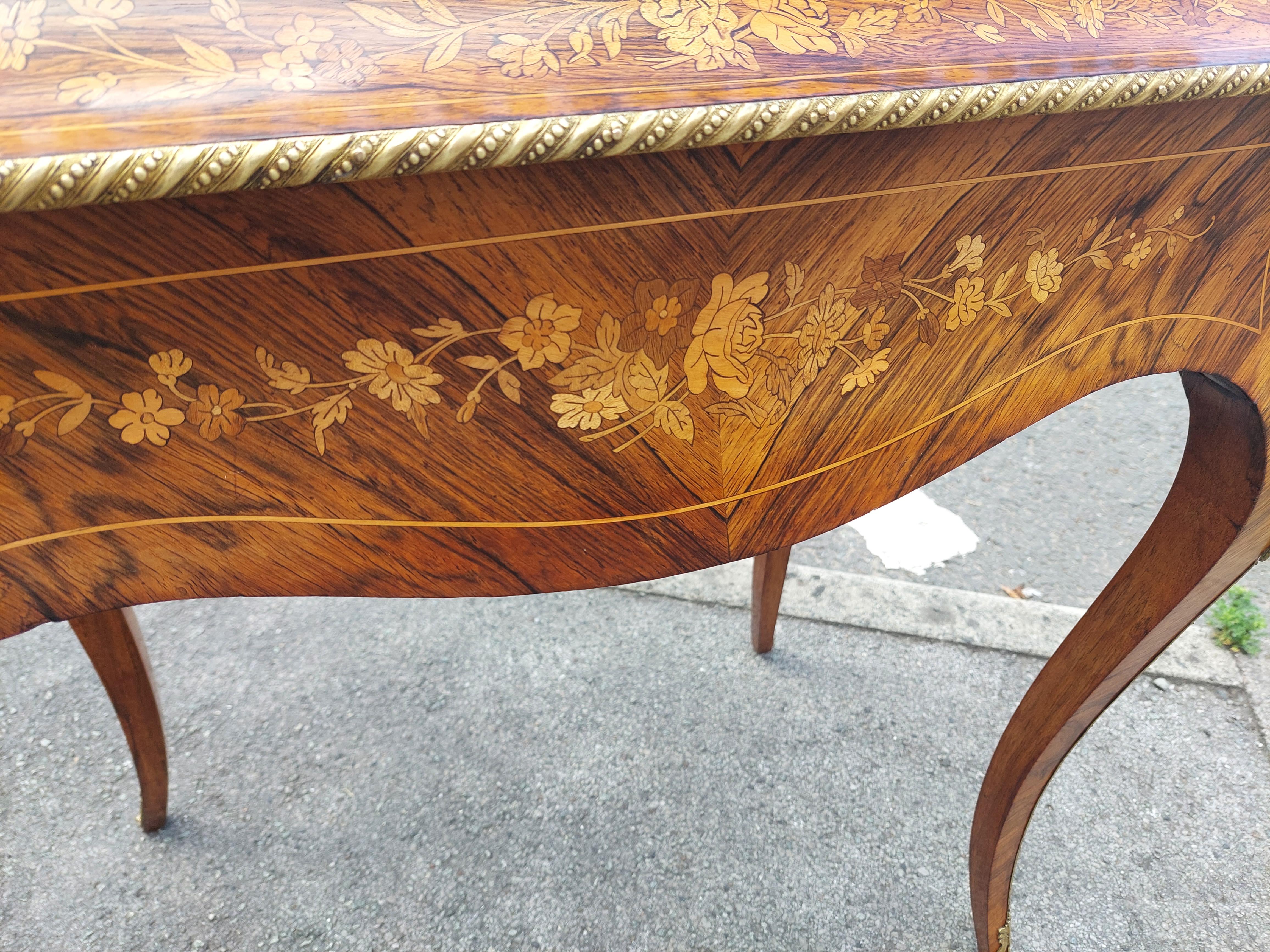 Fin du XIXe siècle Table Jardinière victorienne en bois de rose et métal doré en vente