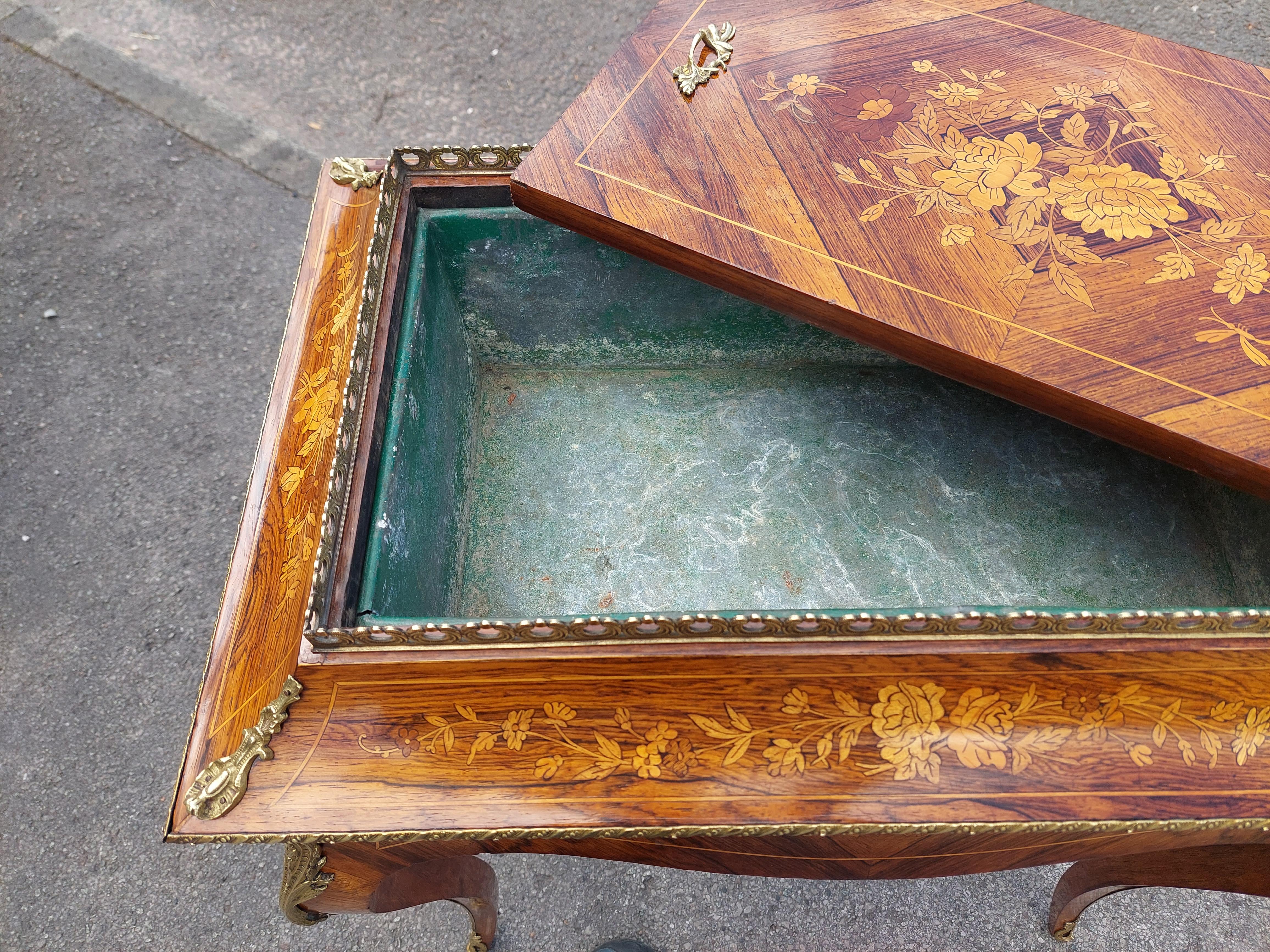 Table Jardinière victorienne en bois de rose et métal doré en vente 2